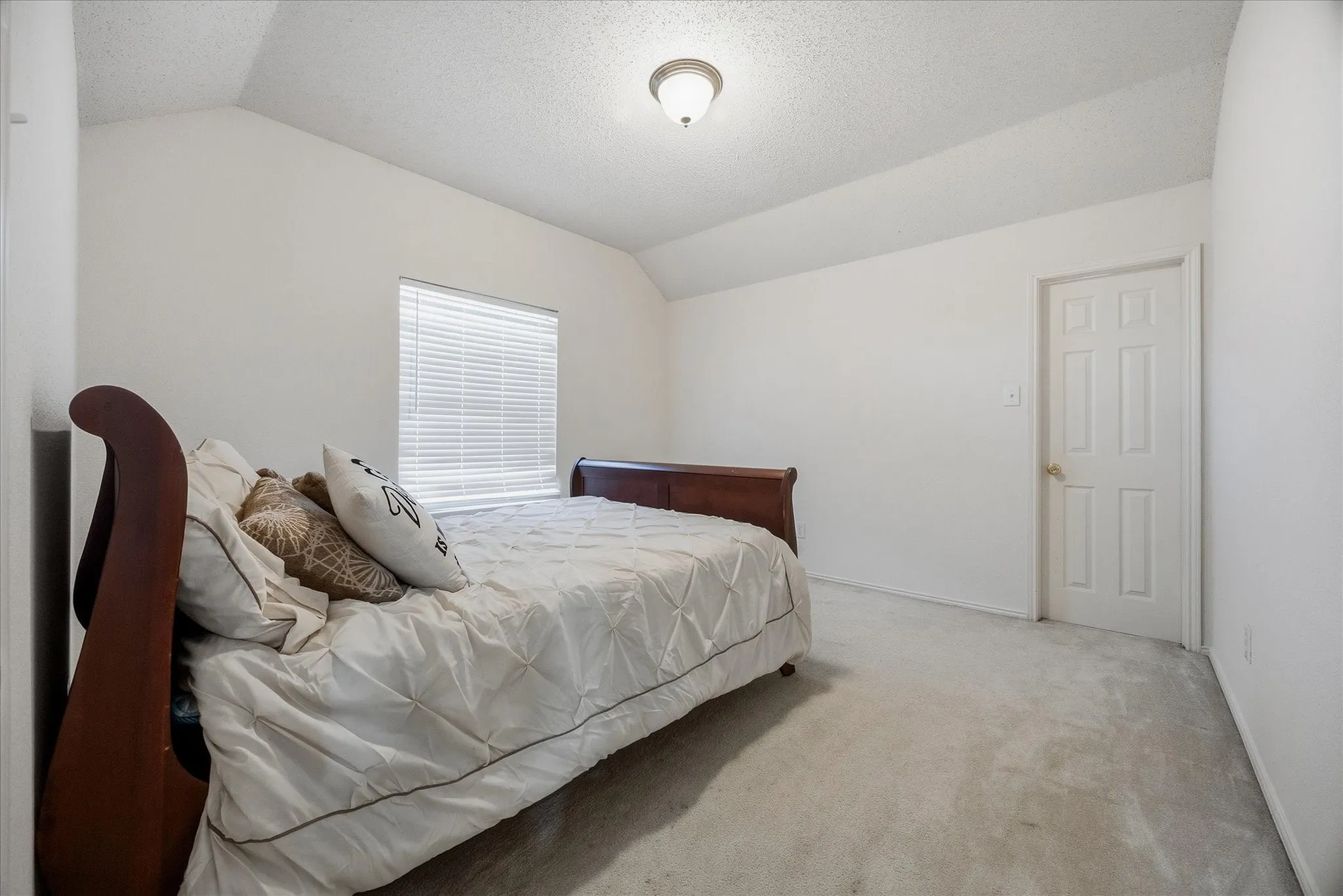 Lovely auxiliary bedroom includes spacious closet