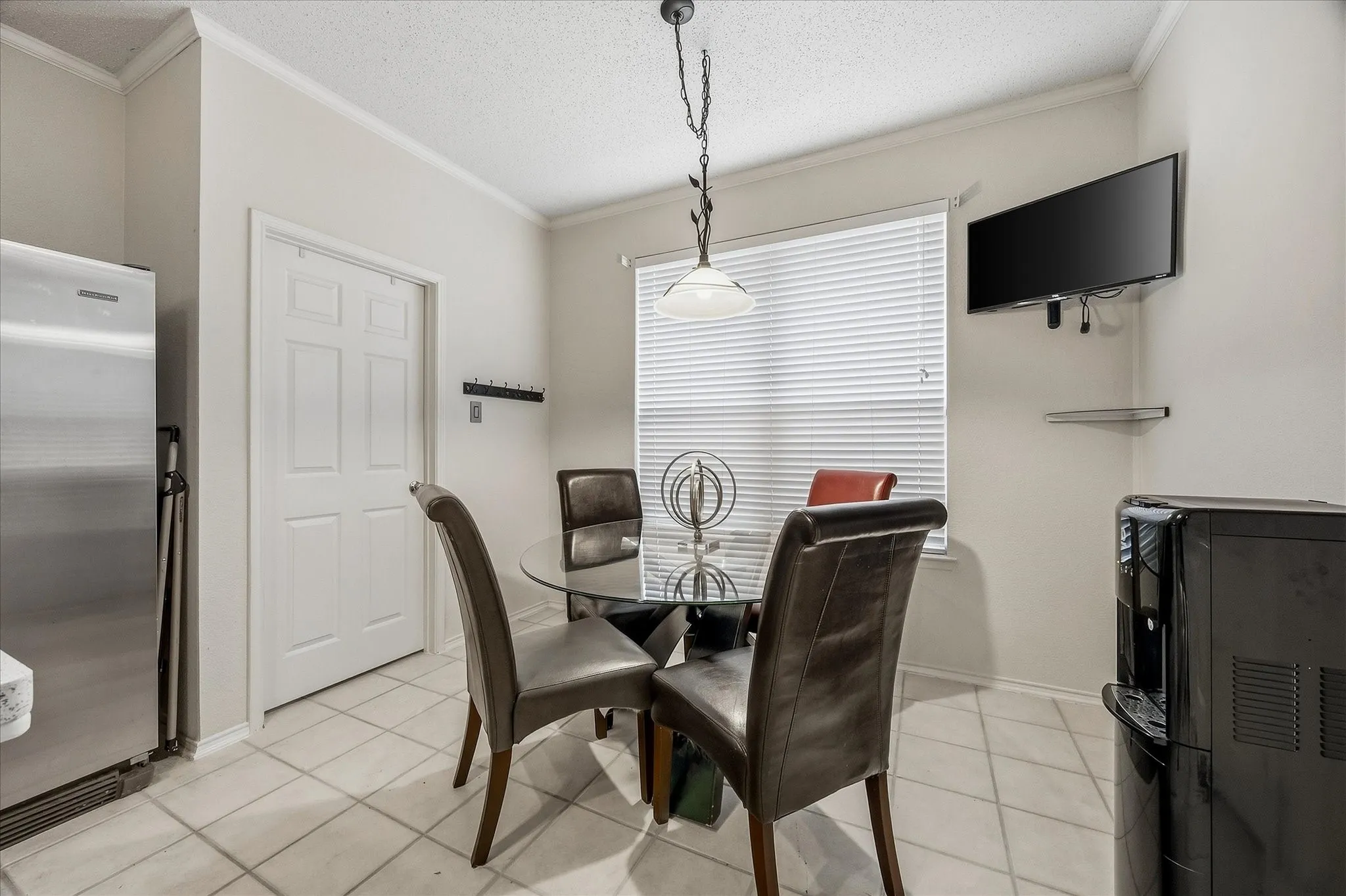 Lovely breakfast area is located right off the kitchen