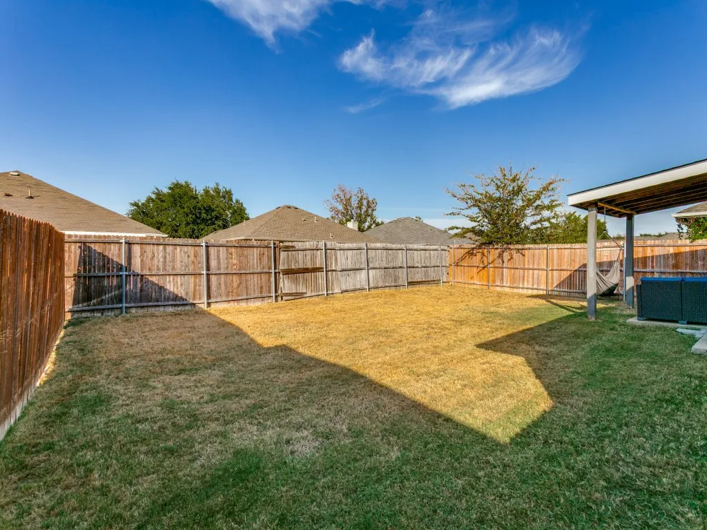 Single Family Residence For Sale in Dallas County , 5714 Firethorn Drive, Dallas, Texas 75249, 3 Bedroom, 2 Bathroom, 2 Garage spaces, 1,260 Sqft, built in 2004, mls#21398028, Real Estate Agent in Dallas, Homes For Sale in Dallas county, Homes For Sale in Dallas, Realtor in Dallas Texas, Real Estate Brokerage Independent Realty Texas, Luminita Cordes Realtor