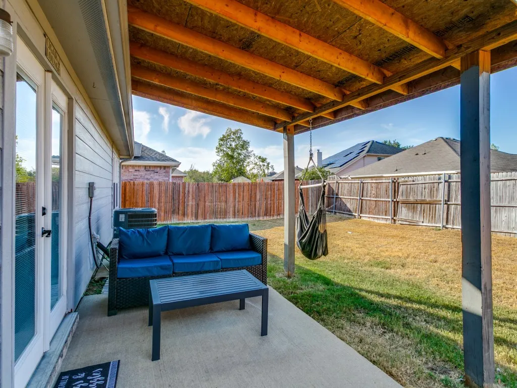 Single Family Residence For Sale in Dallas County , 5714 Firethorn Drive, Dallas, Texas 75249, 3 Bedroom, 2 Bathroom, 2 Garage spaces, 1,260 Sqft, built in 2004, mls#21398028, Real Estate Agent in Dallas, Homes For Sale in Dallas county, Homes For Sale in Dallas, Realtor in Dallas Texas, Real Estate Brokerage Independent Realty Texas, Luminita Cordes Realtor