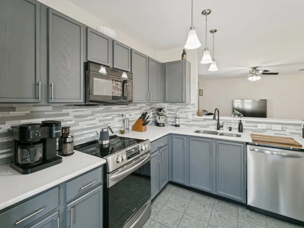 Single Family Residence For Sale in Dallas County , 5714 Firethorn Drive, Dallas, Texas 75249, 3 Bedroom, 2 Bathroom, 2 Garage spaces, 1,260 Sqft, built in 2004, mls#21398028, Real Estate Agent in Dallas, Homes For Sale in Dallas county, Homes For Sale in Dallas, Realtor in Dallas Texas, Real Estate Brokerage Independent Realty Texas, Luminita Cordes Realtor