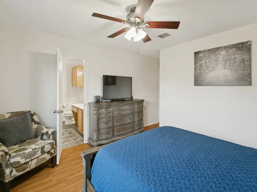 Single Family Residence For Sale in Dallas County , 5714 Firethorn Drive, Dallas, Texas 75249, 3 Bedroom, 2 Bathroom, 2 Garage spaces, 1,260 Sqft, built in 2004, mls#21398028, Real Estate Agent in Dallas, Homes For Sale in Dallas county, Homes For Sale in Dallas, Realtor in Dallas Texas, Real Estate Brokerage Independent Realty Texas, Luminita Cordes Realtor