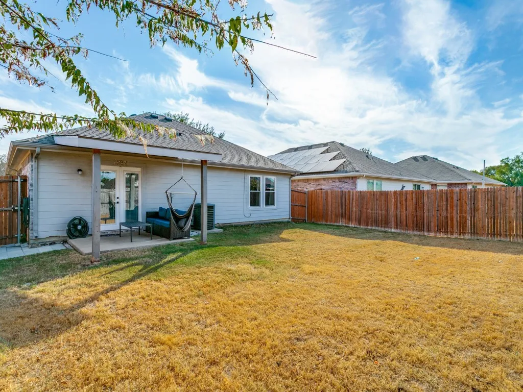 Single Family Residence For Sale in Dallas County , 5714 Firethorn Drive, Dallas, Texas 75249, 3 Bedroom, 2 Bathroom, 2 Garage spaces, 1,260 Sqft, built in 2004, mls#21398028, Real Estate Agent in Dallas, Homes For Sale in Dallas county, Homes For Sale in Dallas, Realtor in Dallas Texas, Real Estate Brokerage Independent Realty Texas, Luminita Cordes Realtor