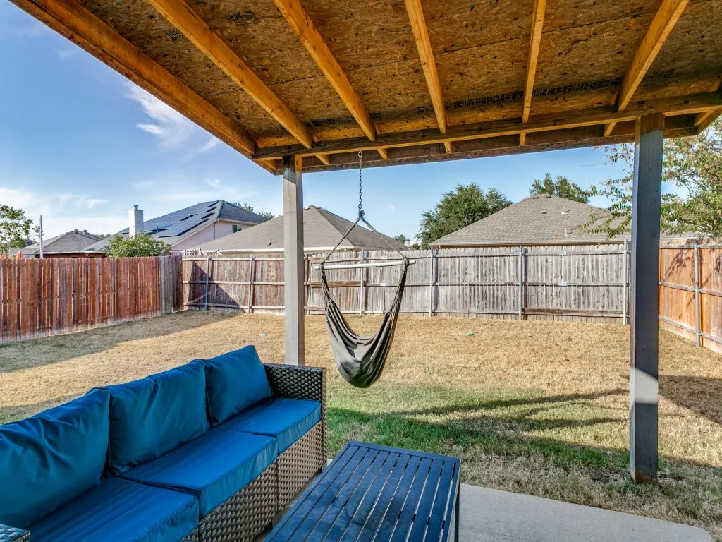 Single Family Residence For Sale in Dallas County , 5714 Firethorn Drive, Dallas, Texas 75249, 3 Bedroom, 2 Bathroom, 2 Garage spaces, 1,260 Sqft, built in 2004, mls#21398028, Real Estate Agent in Dallas, Homes For Sale in Dallas county, Homes For Sale in Dallas, Realtor in Dallas Texas, Real Estate Brokerage Independent Realty Texas, Luminita Cordes Realtor