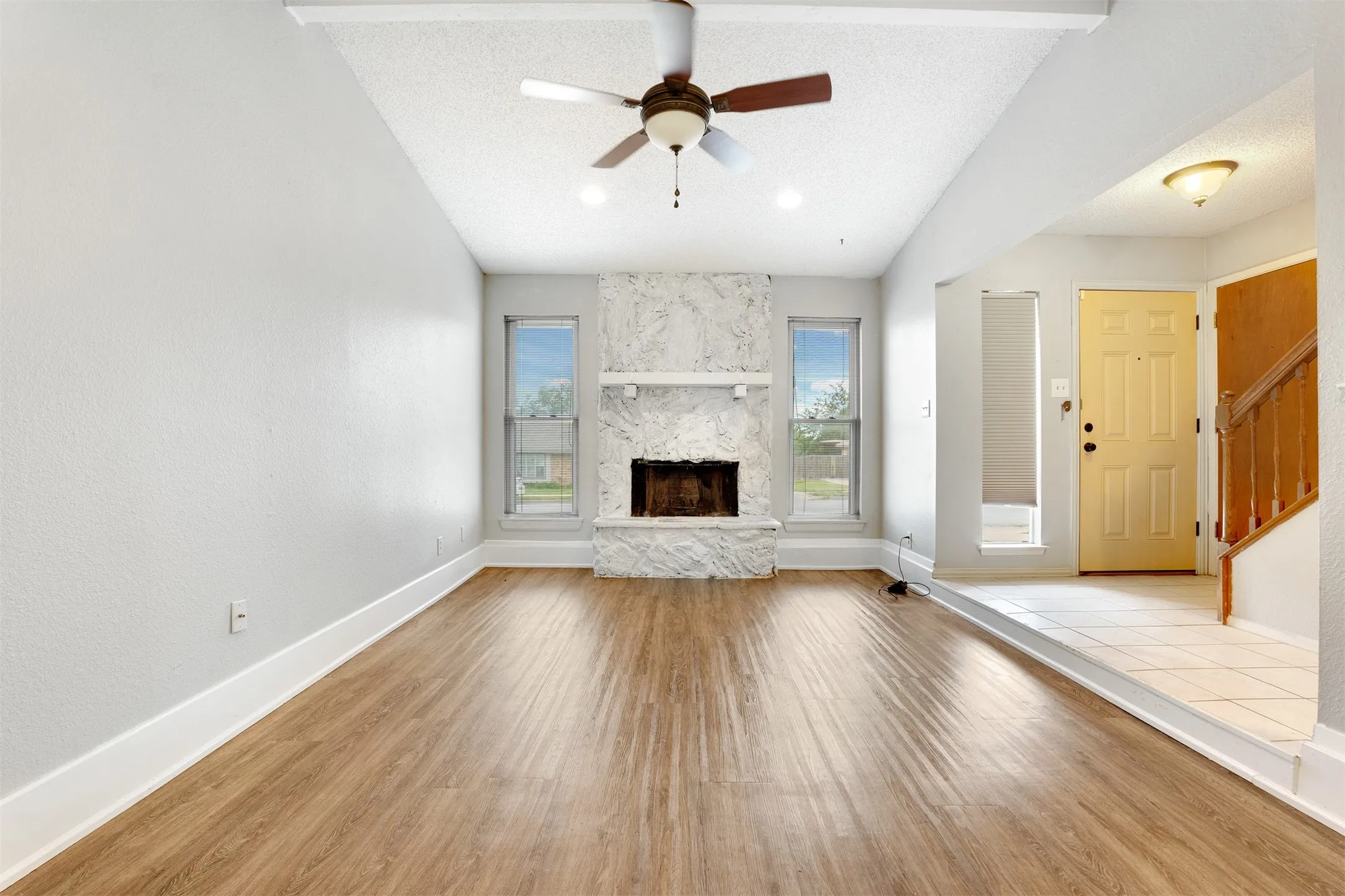 Duplex For Rent in Tarrant County , 7044 Crosstimbers Lane, North Richland Hills, Texas 76182, 2 Bedroom, 2 Bathroom, 1 Garage spaces, 1,123 Sqft, built in 1983, mls#21398128, Real Estate Agent in North Richland Hills, Homes For Rent in Tarrant county, Homes For Rent in North Richland Hills, Realtor in North Richland Hills Texas, Real Estate Brokerage Independent Realty Texas, Luminita Cordes Realtor
