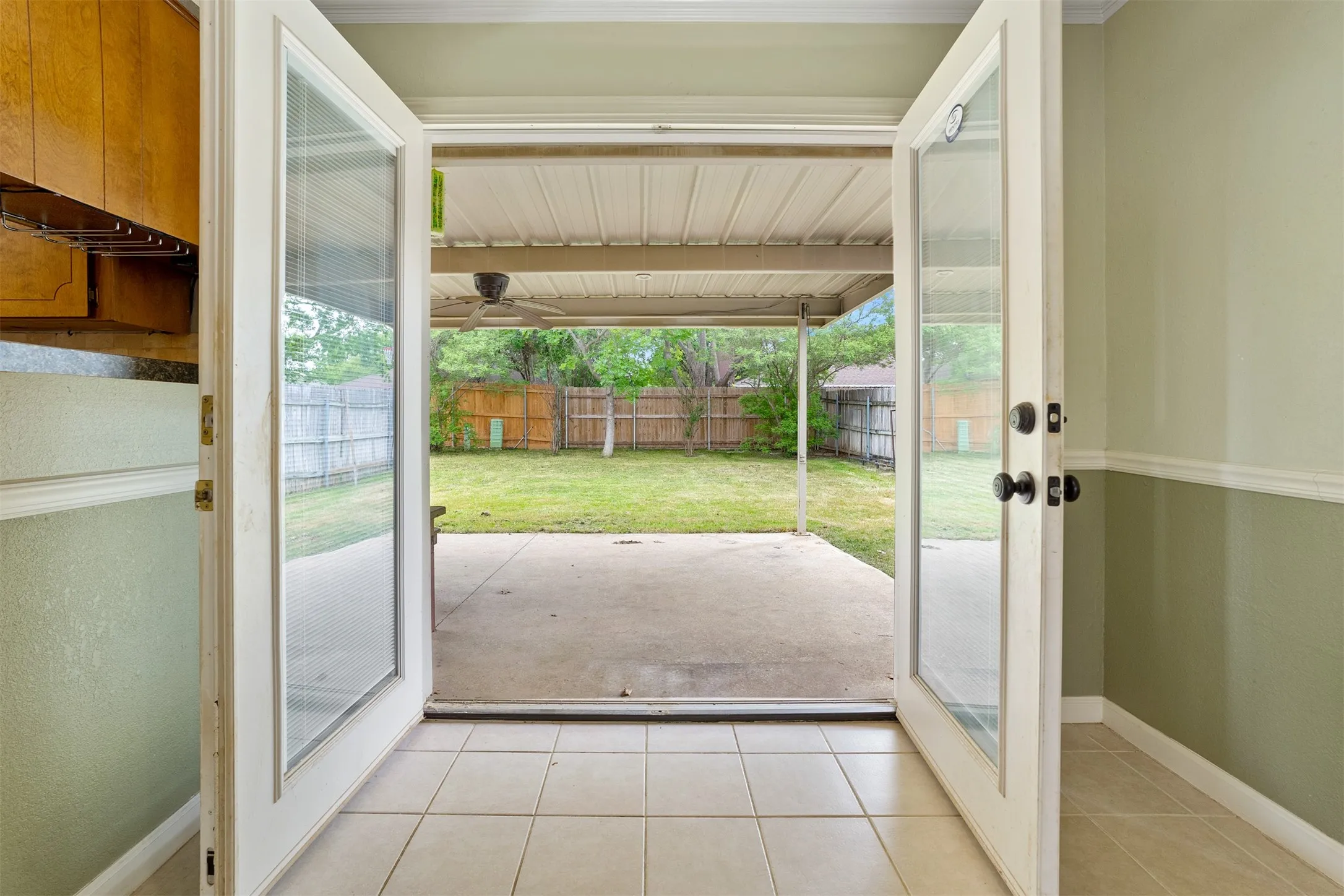 Duplex For Rent in Tarrant County , 7044 Crosstimbers Lane, North Richland Hills, Texas 76182, 2 Bedroom, 2 Bathroom, 1 Garage spaces, 1,123 Sqft, built in 1983, mls#21398128, Real Estate Agent in North Richland Hills, Homes For Rent in Tarrant county, Homes For Rent in North Richland Hills, Realtor in North Richland Hills Texas, Real Estate Brokerage Independent Realty Texas, Luminita Cordes Realtor