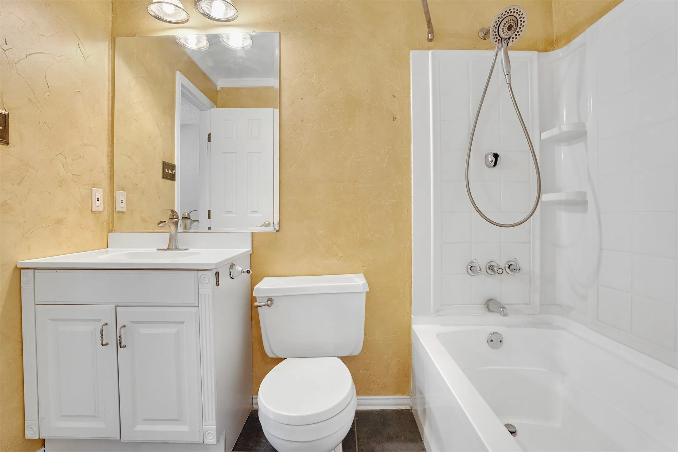 Duplex For Rent in Tarrant County , 7044 Crosstimbers Lane, North Richland Hills, Texas 76182, 2 Bedroom, 2 Bathroom, 1 Garage spaces, 1,123 Sqft, built in 1983, mls#21398128, Real Estate Agent in North Richland Hills, Homes For Rent in Tarrant county, Homes For Rent in North Richland Hills, Realtor in North Richland Hills Texas, Real Estate Brokerage Independent Realty Texas, Luminita Cordes Realtor