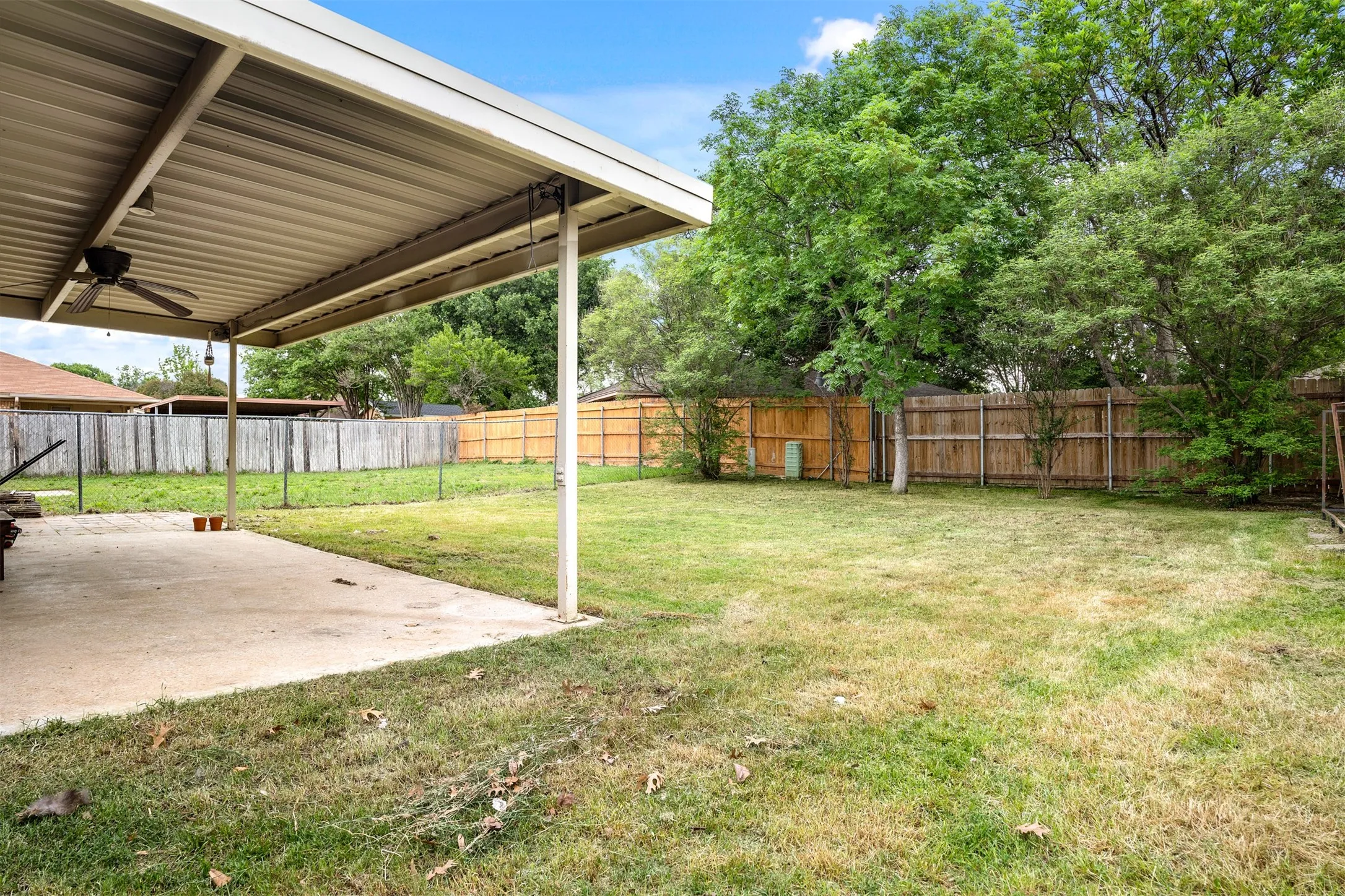 Duplex For Rent in Tarrant County , 7044 Crosstimbers Lane, North Richland Hills, Texas 76182, 2 Bedroom, 2 Bathroom, 1 Garage spaces, 1,123 Sqft, built in 1983, mls#21398128, Real Estate Agent in North Richland Hills, Homes For Rent in Tarrant county, Homes For Rent in North Richland Hills, Realtor in North Richland Hills Texas, Real Estate Brokerage Independent Realty Texas, Luminita Cordes Realtor