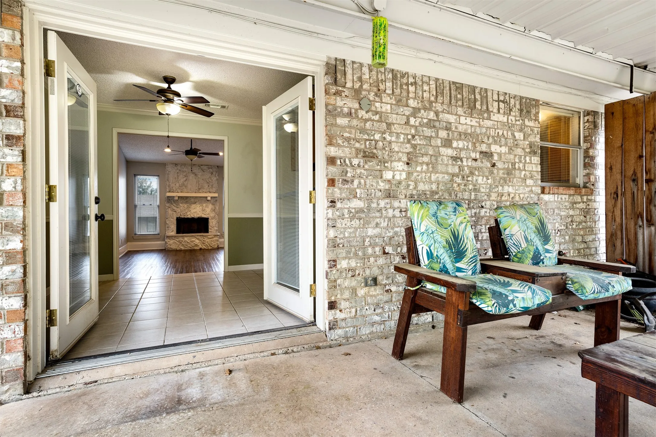 Duplex For Rent in Tarrant County , 7044 Crosstimbers Lane, North Richland Hills, Texas 76182, 2 Bedroom, 2 Bathroom, 1 Garage spaces, 1,123 Sqft, built in 1983, mls#21398128, Real Estate Agent in North Richland Hills, Homes For Rent in Tarrant county, Homes For Rent in North Richland Hills, Realtor in North Richland Hills Texas, Real Estate Brokerage Independent Realty Texas, Luminita Cordes Realtor