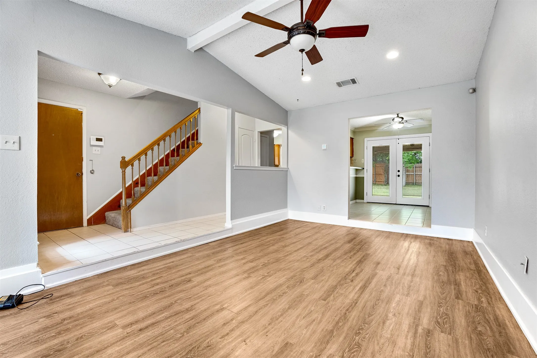 Duplex For Rent in Tarrant County , 7044 Crosstimbers Lane, North Richland Hills, Texas 76182, 2 Bedroom, 2 Bathroom, 1 Garage spaces, 1,123 Sqft, built in 1983, mls#21398128, Real Estate Agent in North Richland Hills, Homes For Rent in Tarrant county, Homes For Rent in North Richland Hills, Realtor in North Richland Hills Texas, Real Estate Brokerage Independent Realty Texas, Luminita Cordes Realtor