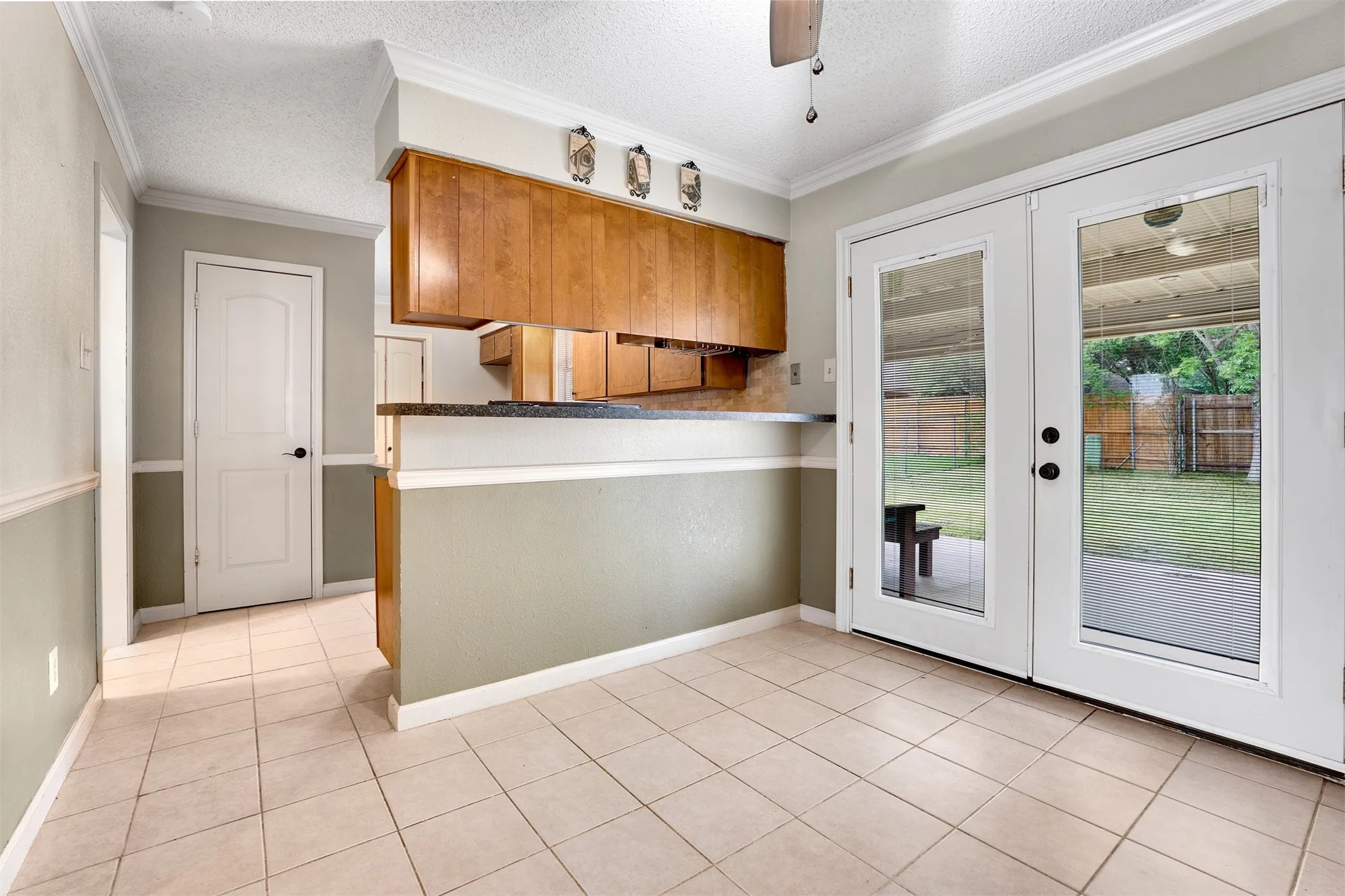 Duplex For Rent in Tarrant County , 7044 Crosstimbers Lane, North Richland Hills, Texas 76182, 2 Bedroom, 2 Bathroom, 1 Garage spaces, 1,123 Sqft, built in 1983, mls#21398128, Real Estate Agent in North Richland Hills, Homes For Rent in Tarrant county, Homes For Rent in North Richland Hills, Realtor in North Richland Hills Texas, Real Estate Brokerage Independent Realty Texas, Luminita Cordes Realtor