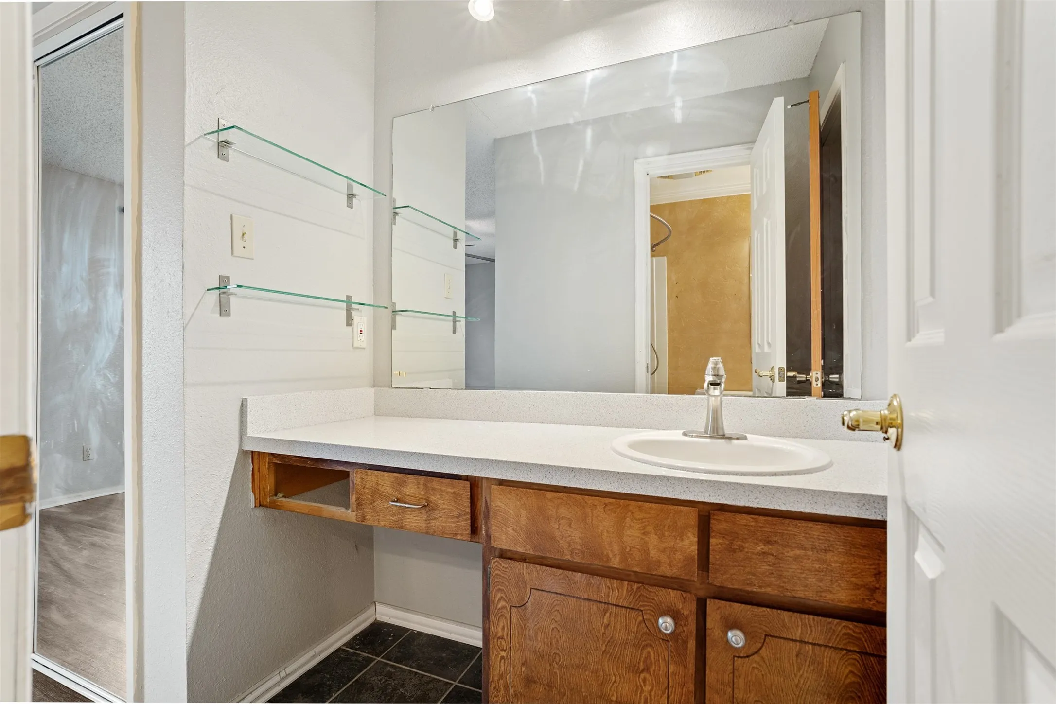 Duplex For Rent in Tarrant County , 7044 Crosstimbers Lane, North Richland Hills, Texas 76182, 2 Bedroom, 2 Bathroom, 1 Garage spaces, 1,123 Sqft, built in 1983, mls#21398128, Real Estate Agent in North Richland Hills, Homes For Rent in Tarrant county, Homes For Rent in North Richland Hills, Realtor in North Richland Hills Texas, Real Estate Brokerage Independent Realty Texas, Luminita Cordes Realtor