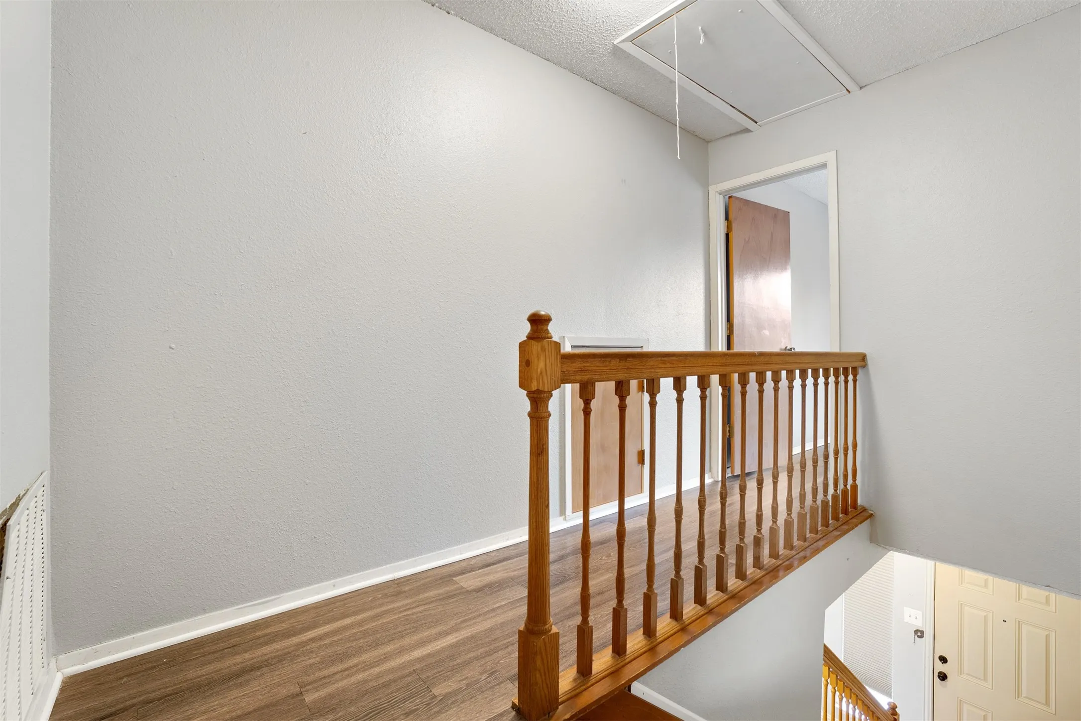 Duplex For Rent in Tarrant County , 7044 Crosstimbers Lane, North Richland Hills, Texas 76182, 2 Bedroom, 2 Bathroom, 1 Garage spaces, 1,123 Sqft, built in 1983, mls#21398128, Real Estate Agent in North Richland Hills, Homes For Rent in Tarrant county, Homes For Rent in North Richland Hills, Realtor in North Richland Hills Texas, Real Estate Brokerage Independent Realty Texas, Luminita Cordes Realtor