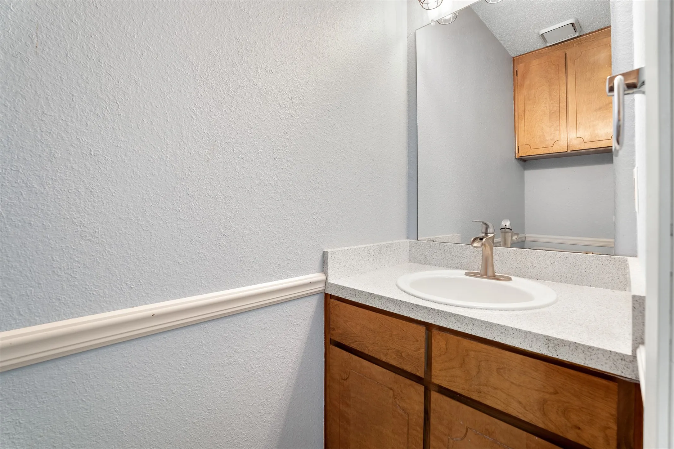 Duplex For Rent in Tarrant County , 7044 Crosstimbers Lane, North Richland Hills, Texas 76182, 2 Bedroom, 2 Bathroom, 1 Garage spaces, 1,123 Sqft, built in 1983, mls#21398128, Real Estate Agent in North Richland Hills, Homes For Rent in Tarrant county, Homes For Rent in North Richland Hills, Realtor in North Richland Hills Texas, Real Estate Brokerage Independent Realty Texas, Luminita Cordes Realtor