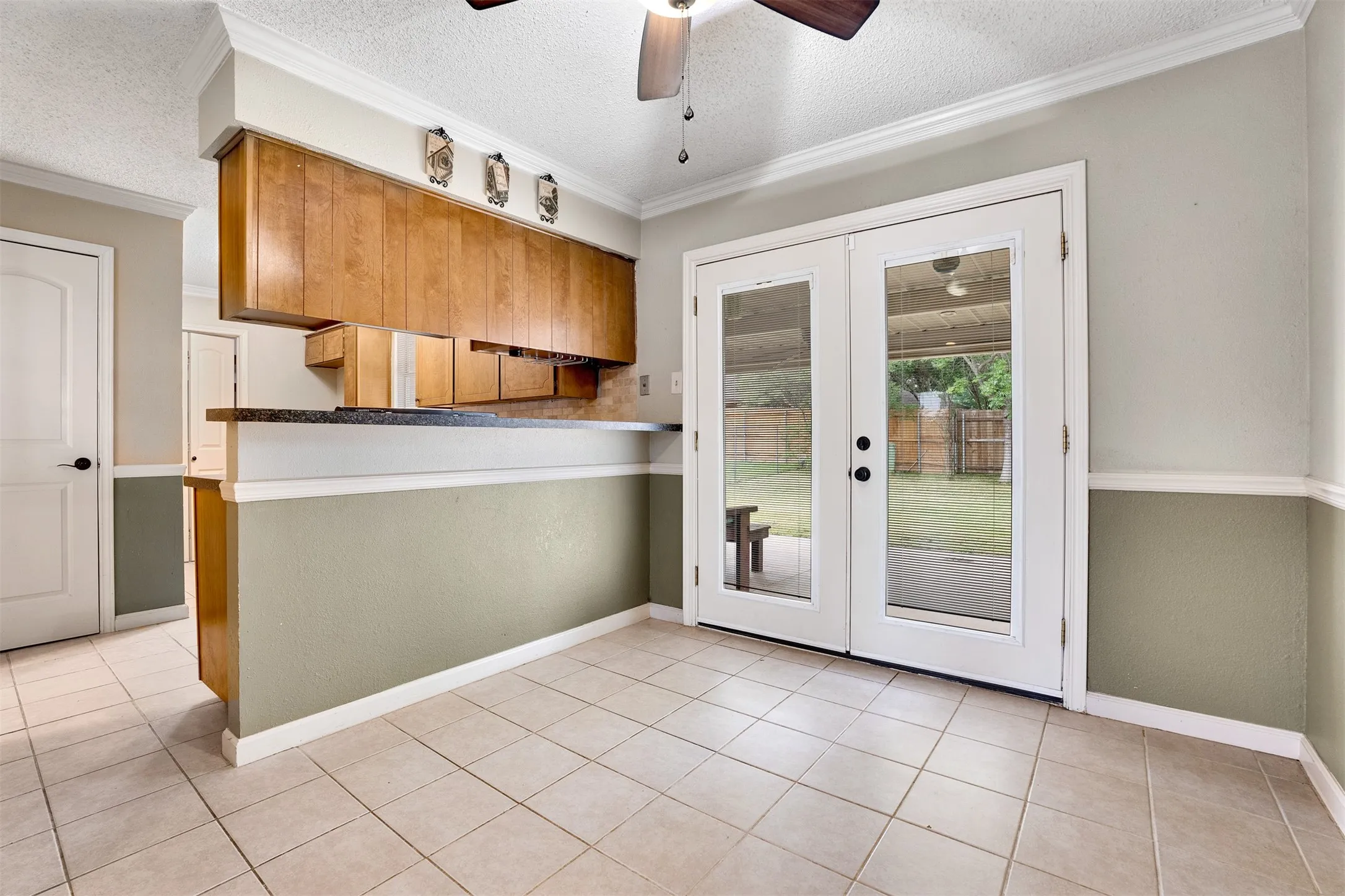 Duplex For Rent in Tarrant County , 7044 Crosstimbers Lane, North Richland Hills, Texas 76182, 2 Bedroom, 2 Bathroom, 1 Garage spaces, 1,123 Sqft, built in 1983, mls#21398128, Real Estate Agent in North Richland Hills, Homes For Rent in Tarrant county, Homes For Rent in North Richland Hills, Realtor in North Richland Hills Texas, Real Estate Brokerage Independent Realty Texas, Luminita Cordes Realtor