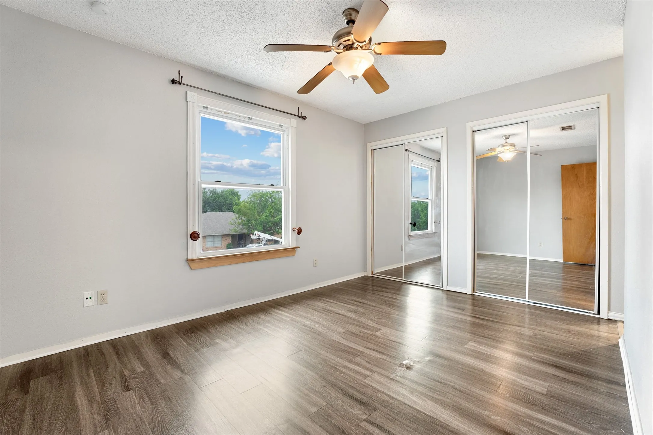 Duplex For Rent in Tarrant County , 7044 Crosstimbers Lane, North Richland Hills, Texas 76182, 2 Bedroom, 2 Bathroom, 1 Garage spaces, 1,123 Sqft, built in 1983, mls#21398128, Real Estate Agent in North Richland Hills, Homes For Rent in Tarrant county, Homes For Rent in North Richland Hills, Realtor in North Richland Hills Texas, Real Estate Brokerage Independent Realty Texas, Luminita Cordes Realtor