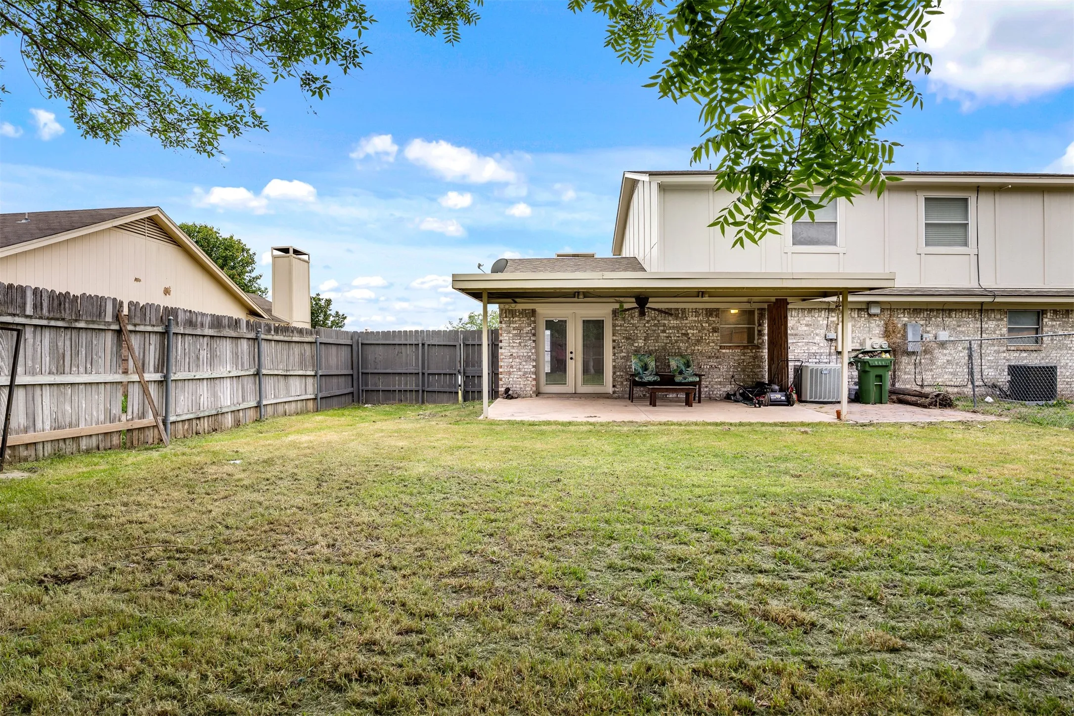 Duplex For Rent in Tarrant County , 7044 Crosstimbers Lane, North Richland Hills, Texas 76182, 2 Bedroom, 2 Bathroom, 1 Garage spaces, 1,123 Sqft, built in 1983, mls#21398128, Real Estate Agent in North Richland Hills, Homes For Rent in Tarrant county, Homes For Rent in North Richland Hills, Realtor in North Richland Hills Texas, Real Estate Brokerage Independent Realty Texas, Luminita Cordes Realtor