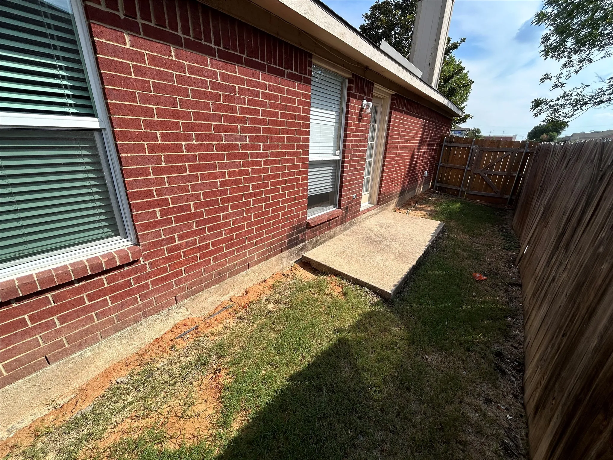 Single Family Residence For Rent in Tarrant County , 105 Sudbury Way, Arlington, Texas 76018, 3 Bedroom, 2 Bathroom, 2 Garage spaces, 1,424 Sqft, built in 1996, mls#21398131, Real Estate Agent in Arlington, Homes For Rent in Tarrant county, Homes For Rent in Arlington, Realtor in Arlington Texas, Real Estate Brokerage Independent Realty Texas, Luminita Cordes Realtor