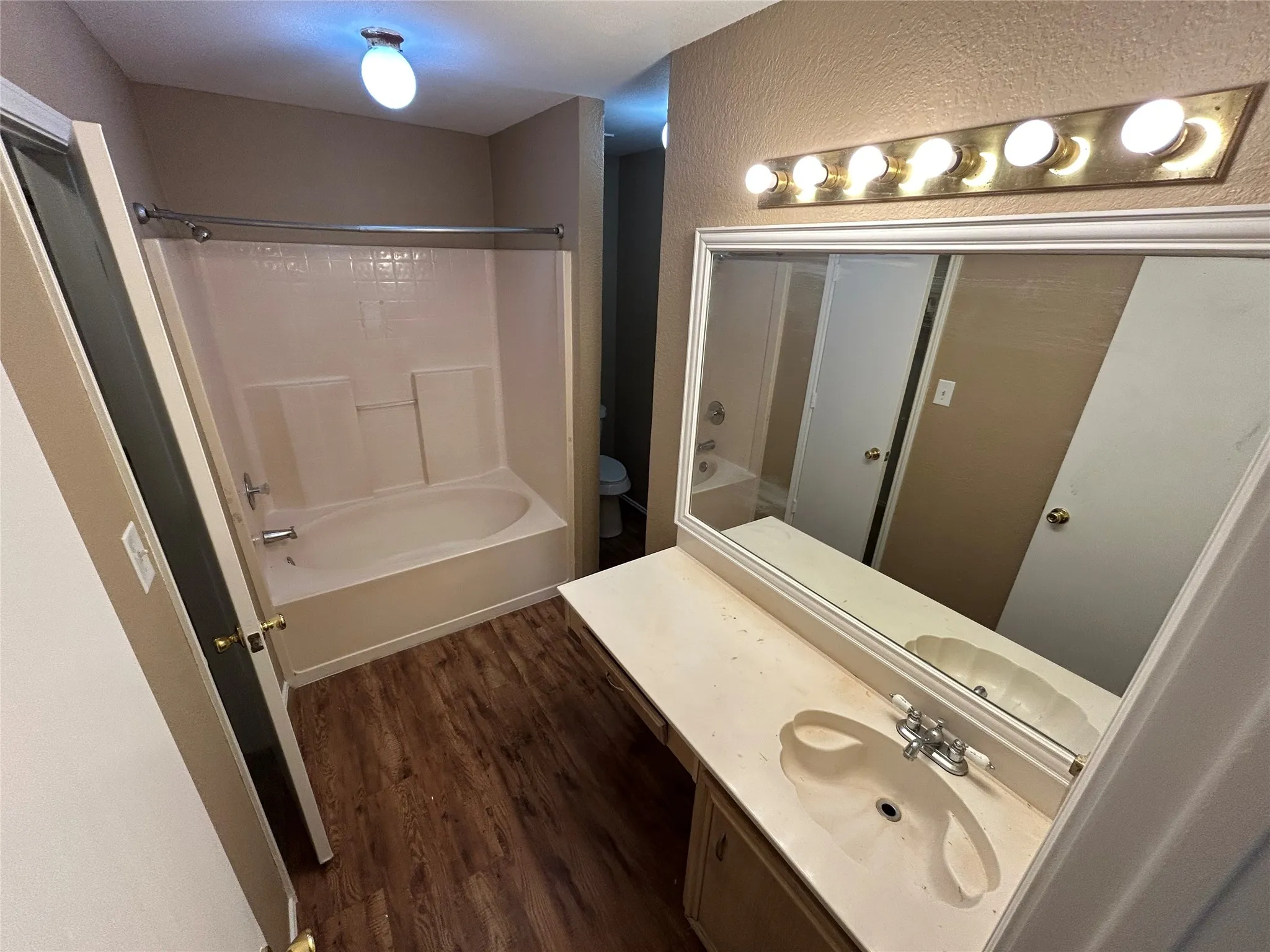 Single Family Residence For Rent in Tarrant County , 105 Sudbury Way, Arlington, Texas 76018, 3 Bedroom, 2 Bathroom, 2 Garage spaces, 1,424 Sqft, built in 1996, mls#21398131, Real Estate Agent in Arlington, Homes For Rent in Tarrant county, Homes For Rent in Arlington, Realtor in Arlington Texas, Real Estate Brokerage Independent Realty Texas, Luminita Cordes Realtor