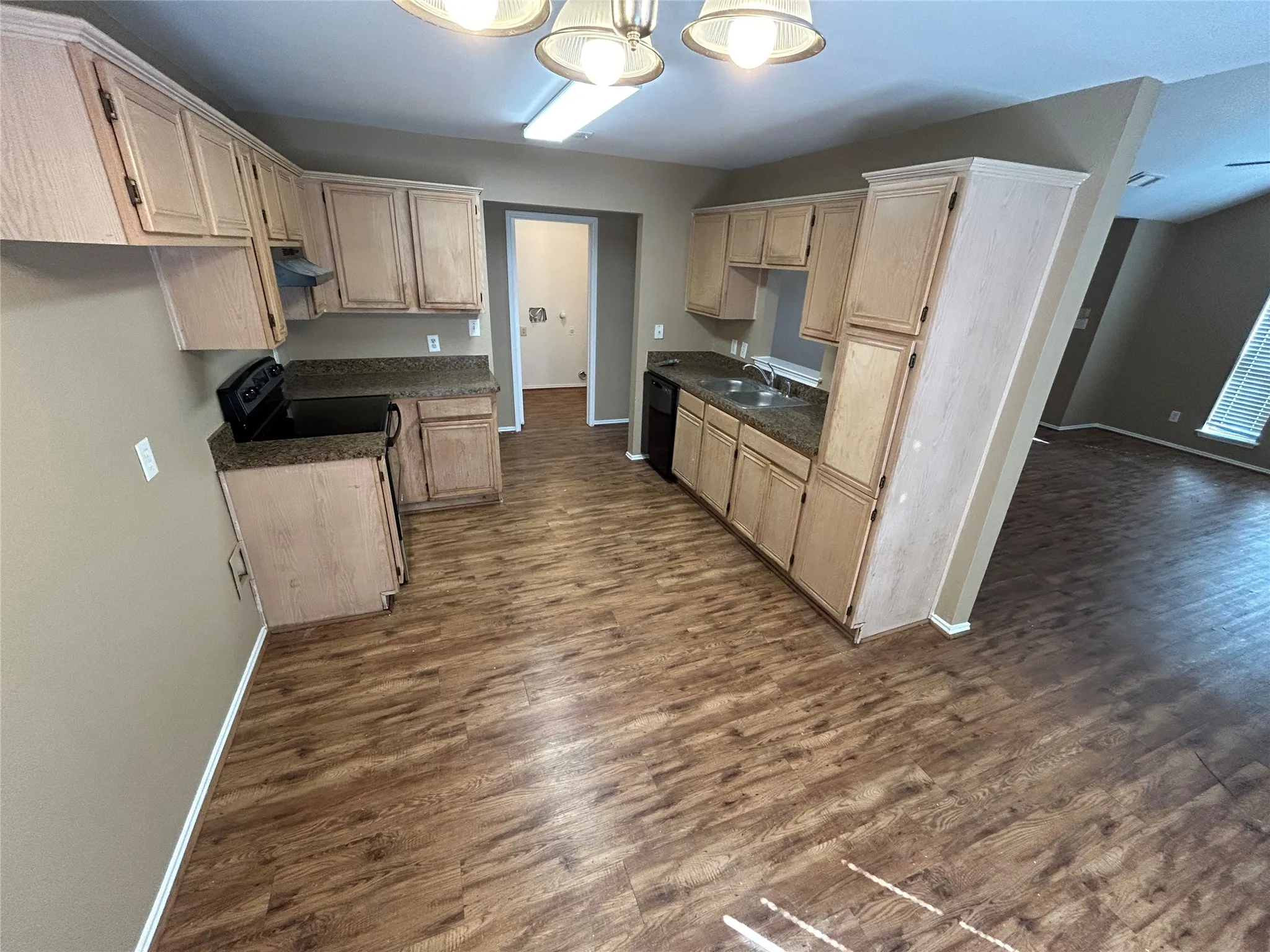 Single Family Residence For Rent in Tarrant County , 105 Sudbury Way, Arlington, Texas 76018, 3 Bedroom, 2 Bathroom, 2 Garage spaces, 1,424 Sqft, built in 1996, mls#21398131, Real Estate Agent in Arlington, Homes For Rent in Tarrant county, Homes For Rent in Arlington, Realtor in Arlington Texas, Real Estate Brokerage Independent Realty Texas, Luminita Cordes Realtor