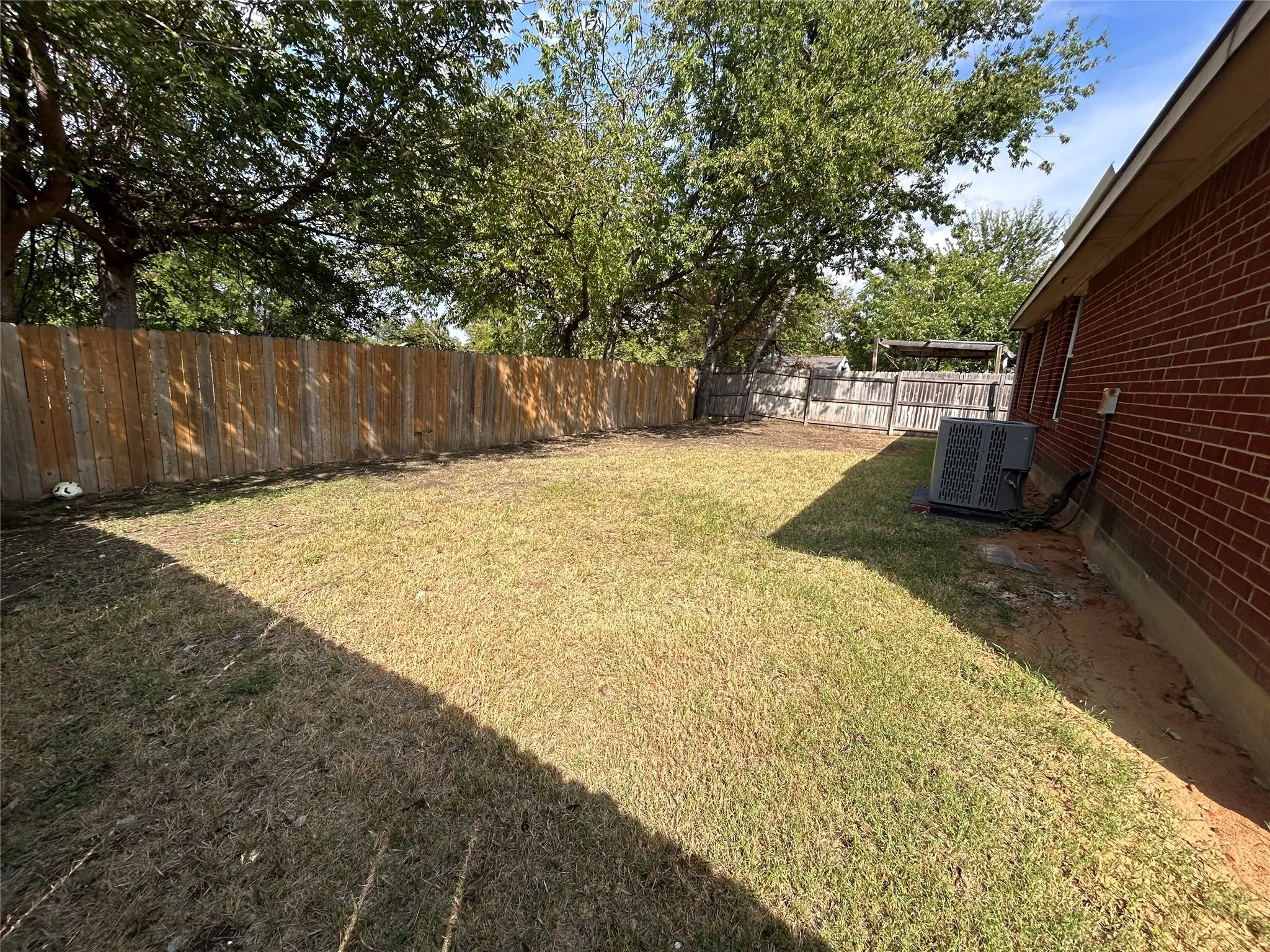 Single Family Residence For Rent in Tarrant County , 105 Sudbury Way, Arlington, Texas 76018, 3 Bedroom, 2 Bathroom, 2 Garage spaces, 1,424 Sqft, built in 1996, mls#21398131, Real Estate Agent in Arlington, Homes For Rent in Tarrant county, Homes For Rent in Arlington, Realtor in Arlington Texas, Real Estate Brokerage Independent Realty Texas, Luminita Cordes Realtor
