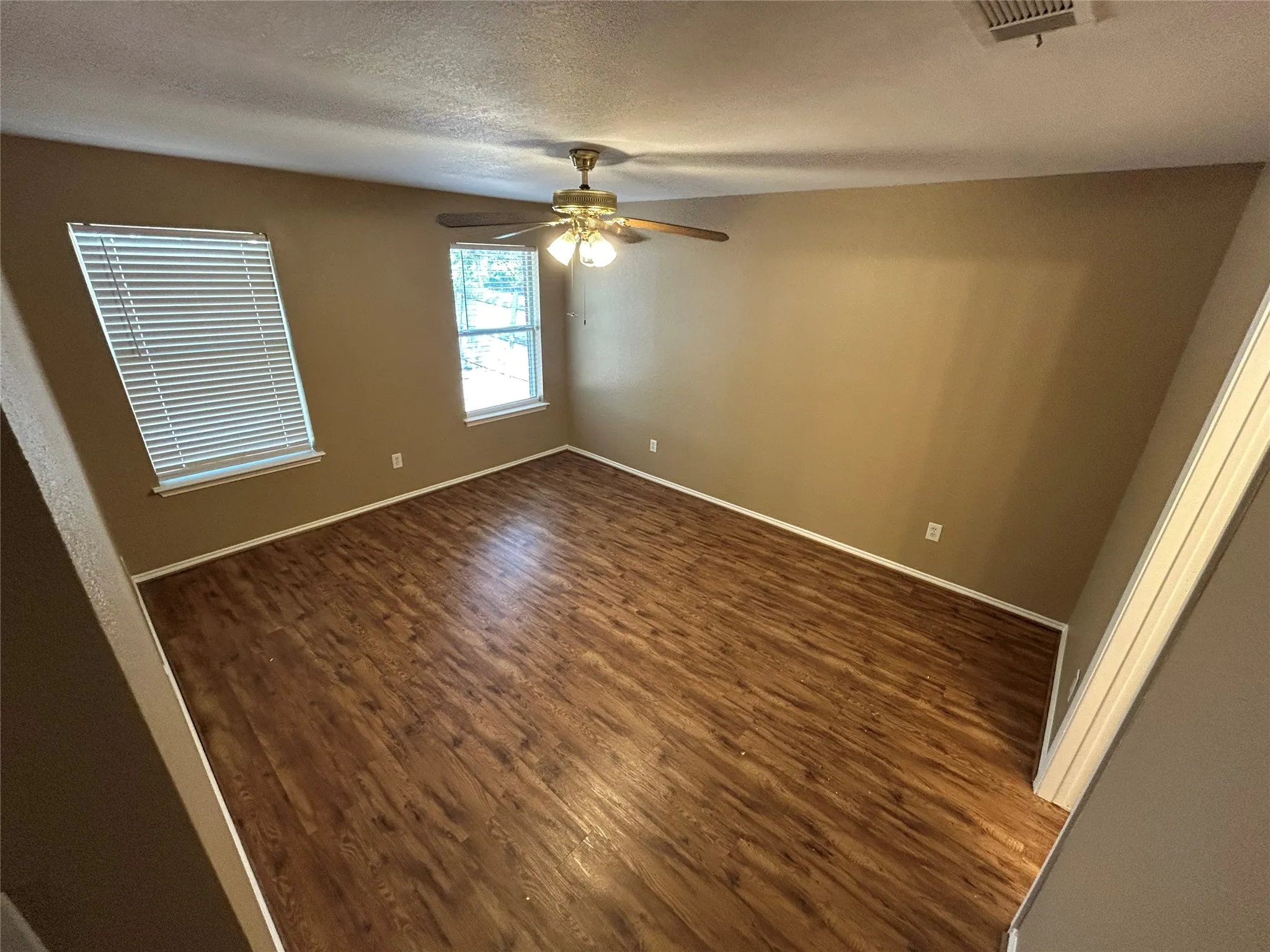 Single Family Residence For Rent in Tarrant County , 105 Sudbury Way, Arlington, Texas 76018, 3 Bedroom, 2 Bathroom, 2 Garage spaces, 1,424 Sqft, built in 1996, mls#21398131, Real Estate Agent in Arlington, Homes For Rent in Tarrant county, Homes For Rent in Arlington, Realtor in Arlington Texas, Real Estate Brokerage Independent Realty Texas, Luminita Cordes Realtor