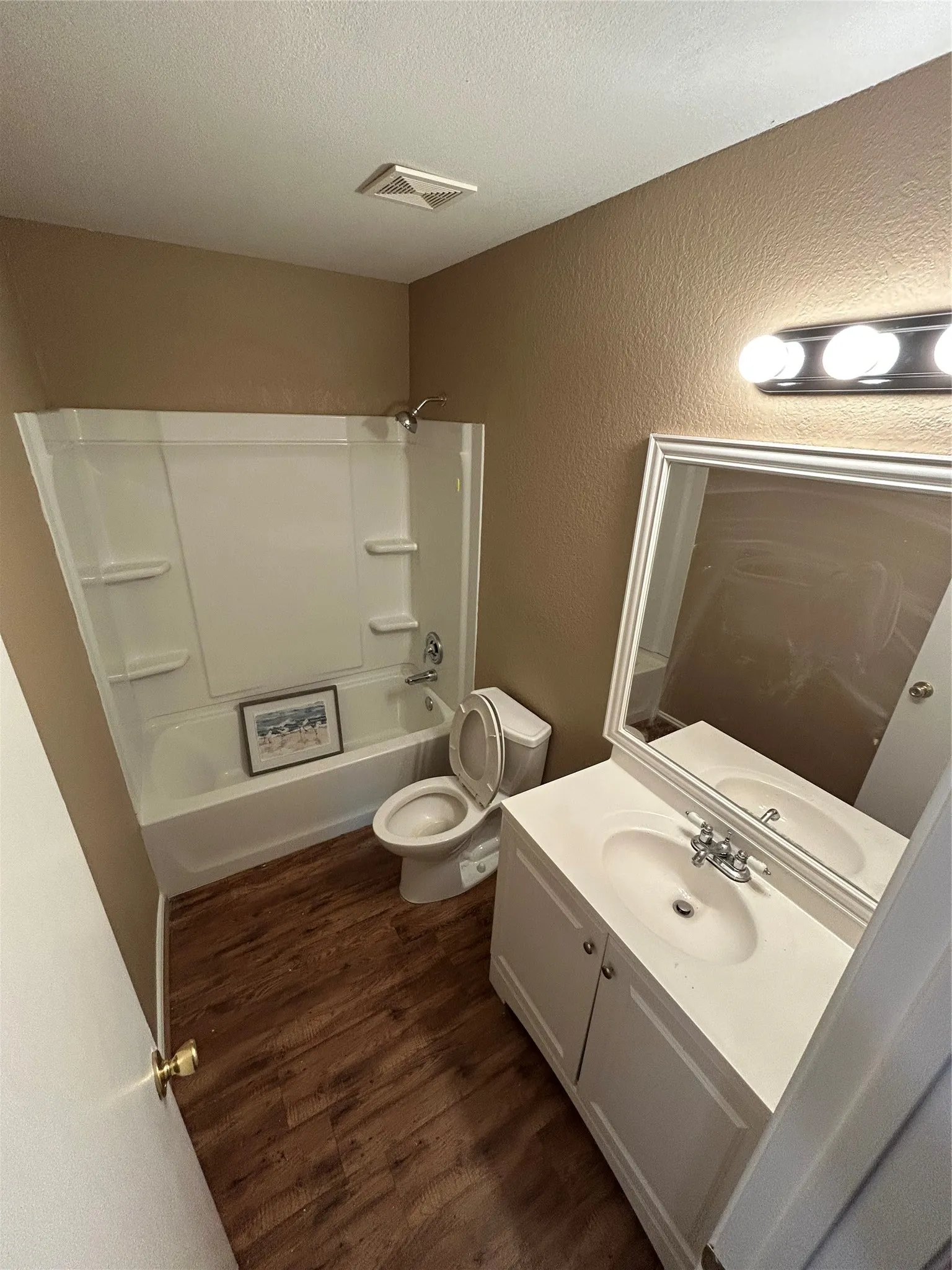 Single Family Residence For Rent in Tarrant County , 105 Sudbury Way, Arlington, Texas 76018, 3 Bedroom, 2 Bathroom, 2 Garage spaces, 1,424 Sqft, built in 1996, mls#21398131, Real Estate Agent in Arlington, Homes For Rent in Tarrant county, Homes For Rent in Arlington, Realtor in Arlington Texas, Real Estate Brokerage Independent Realty Texas, Luminita Cordes Realtor