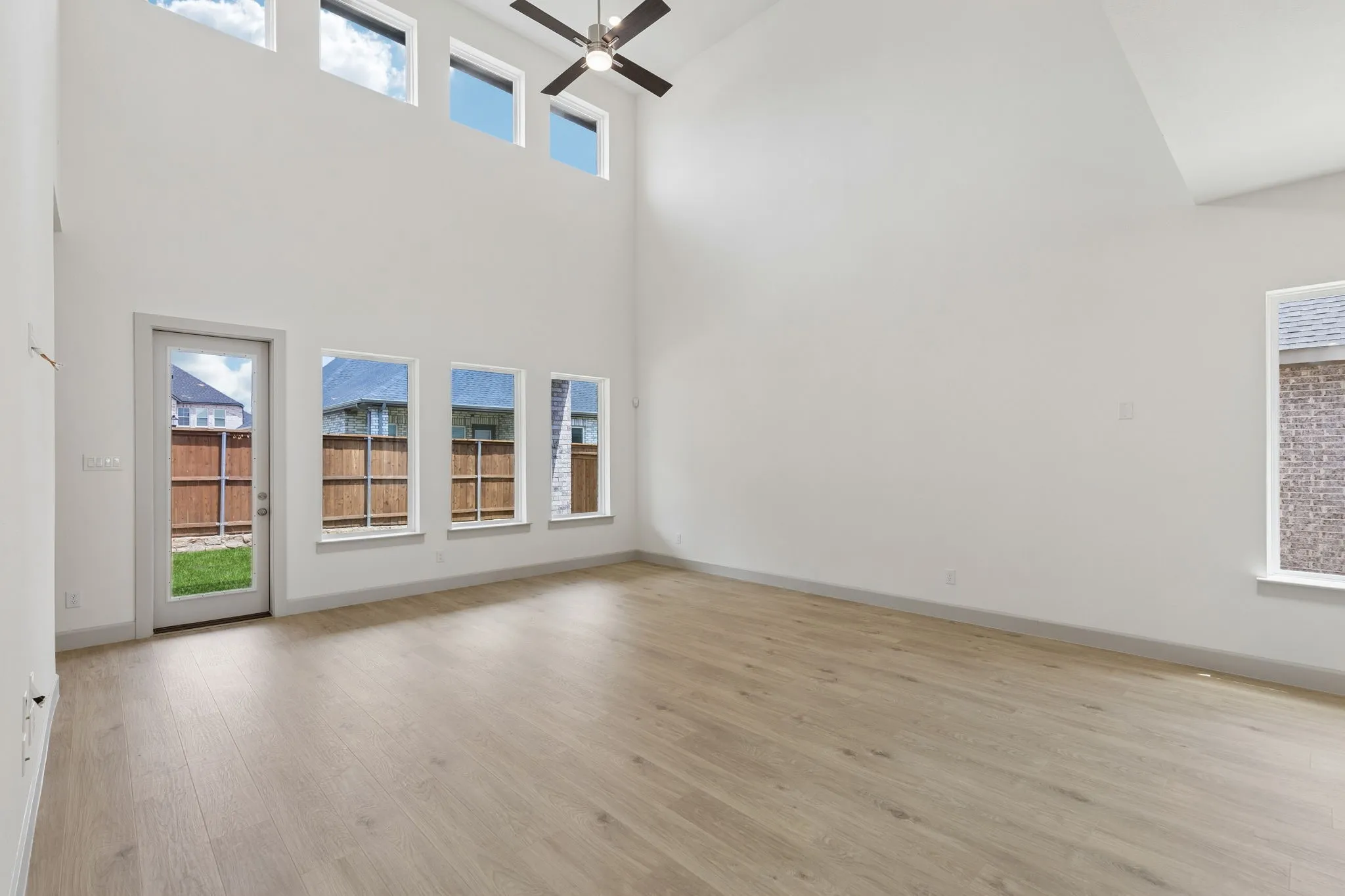 Plenty of space to host family and friends in this spacious and light filled family room!