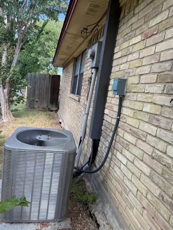 Single Family Residence For Sale in Dallas County , 705 Angle Ridge Circle, Garland, Texas 75043, 3 Bedroom, 2 Bathroom, 2 Garage spaces, 1,365 Sqft, built in 1977, mls#21397987, Real Estate Agent in Garland, Homes For Sale in Dallas county, Homes For Sale in Garland, Realtor in Garland Texas, Real Estate Brokerage Independent Realty Texas, Luminita Cordes Realtor