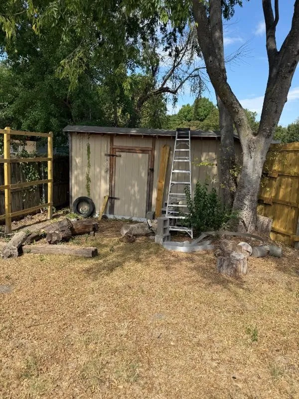 Single Family Residence For Sale in Dallas County , 705 Angle Ridge Circle, Garland, Texas 75043, 3 Bedroom, 2 Bathroom, 2 Garage spaces, 1,365 Sqft, built in 1977, mls#21397987, Real Estate Agent in Garland, Homes For Sale in Dallas county, Homes For Sale in Garland, Realtor in Garland Texas, Real Estate Brokerage Independent Realty Texas, Luminita Cordes Realtor