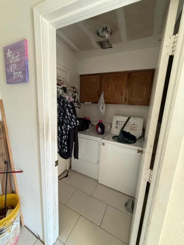 Single Family Residence For Sale in Dallas County , 705 Angle Ridge Circle, Garland, Texas 75043, 3 Bedroom, 2 Bathroom, 2 Garage spaces, 1,365 Sqft, built in 1977, mls#21397987, Real Estate Agent in Garland, Homes For Sale in Dallas county, Homes For Sale in Garland, Realtor in Garland Texas, Real Estate Brokerage Independent Realty Texas, Luminita Cordes Realtor