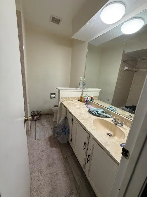 Single Family Residence For Sale in Dallas County , 705 Angle Ridge Circle, Garland, Texas 75043, 3 Bedroom, 2 Bathroom, 2 Garage spaces, 1,365 Sqft, built in 1977, mls#21397987, Real Estate Agent in Garland, Homes For Sale in Dallas county, Homes For Sale in Garland, Realtor in Garland Texas, Real Estate Brokerage Independent Realty Texas, Luminita Cordes Realtor
