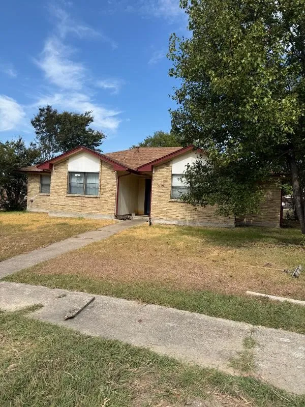 Single Family Residence For Sale in Dallas County , 705 Angle Ridge Circle, Garland, Texas 75043, 3 Bedroom, 2 Bathroom, 2 Garage spaces, 1,365 Sqft, built in 1977, mls#21397987, Real Estate Agent in Garland, Homes For Sale in Dallas county, Homes For Sale in Garland, Realtor in Garland Texas, Real Estate Brokerage Independent Realty Texas, Luminita Cordes Realtor
