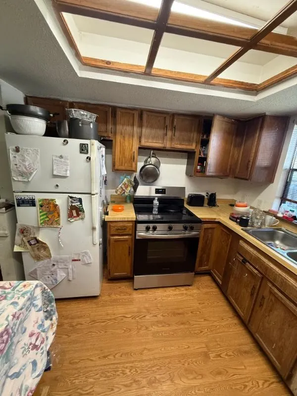 Single Family Residence For Sale in Dallas County , 705 Angle Ridge Circle, Garland, Texas 75043, 3 Bedroom, 2 Bathroom, 2 Garage spaces, 1,365 Sqft, built in 1977, mls#21397987, Real Estate Agent in Garland, Homes For Sale in Dallas county, Homes For Sale in Garland, Realtor in Garland Texas, Real Estate Brokerage Independent Realty Texas, Luminita Cordes Realtor