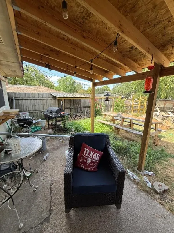 Single Family Residence For Sale in Dallas County , 705 Angle Ridge Circle, Garland, Texas 75043, 3 Bedroom, 2 Bathroom, 2 Garage spaces, 1,365 Sqft, built in 1977, mls#21397987, Real Estate Agent in Garland, Homes For Sale in Dallas county, Homes For Sale in Garland, Realtor in Garland Texas, Real Estate Brokerage Independent Realty Texas, Luminita Cordes Realtor