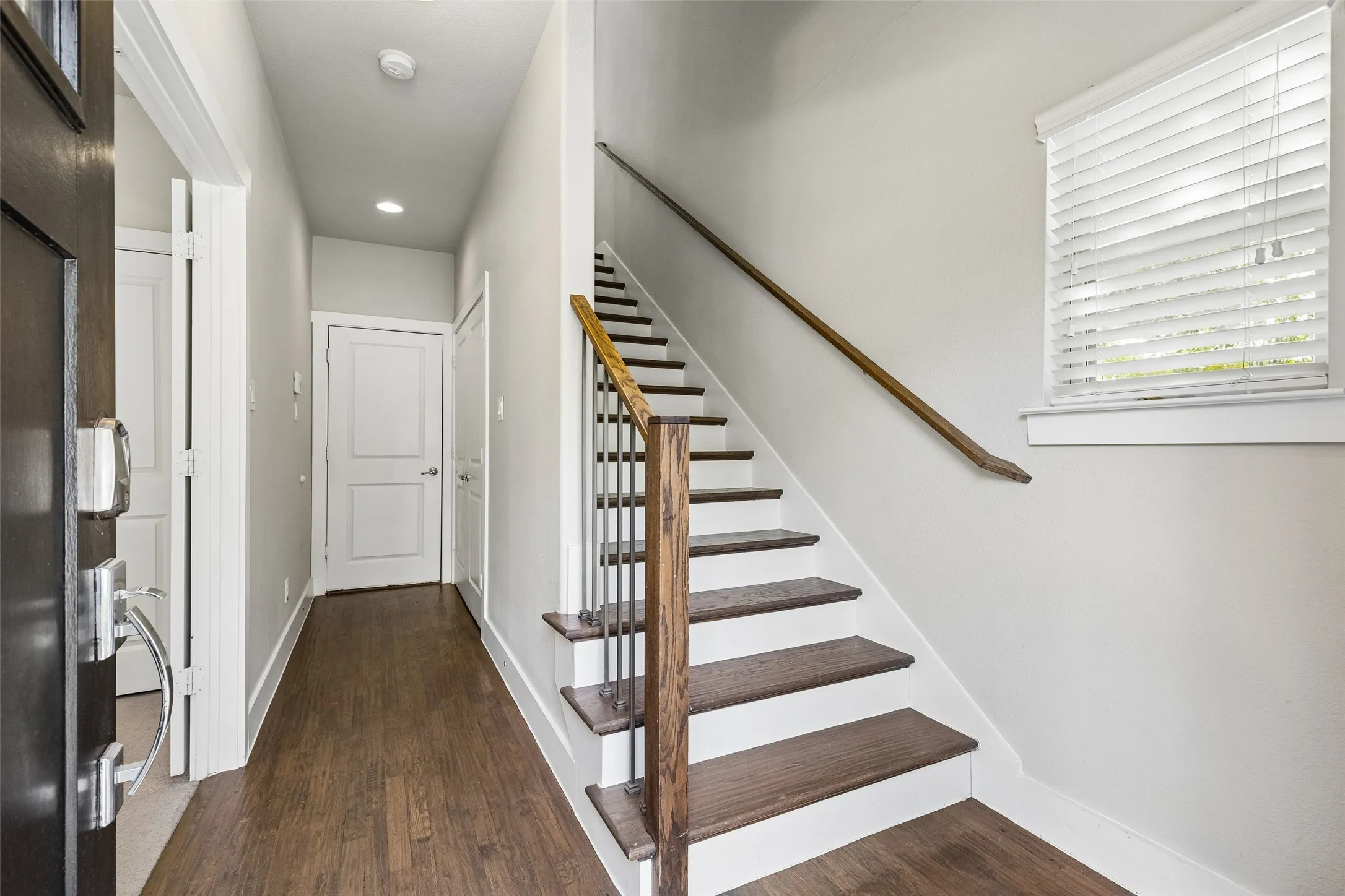 Townhouse For Sale in Dallas County , 1303 Rancho Mirage Drive, Dallas, Texas 75204, 2 Bedroom, 3 Bathroom, 2 Garage spaces, 1,790 Sqft, built in 2014, mls#21398044, Real Estate Agent in Dallas, Homes For Sale in Dallas county, Homes For Sale in Dallas, Realtor in Dallas Texas, Real Estate Brokerage Independent Realty Texas, Luminita Cordes Realtor