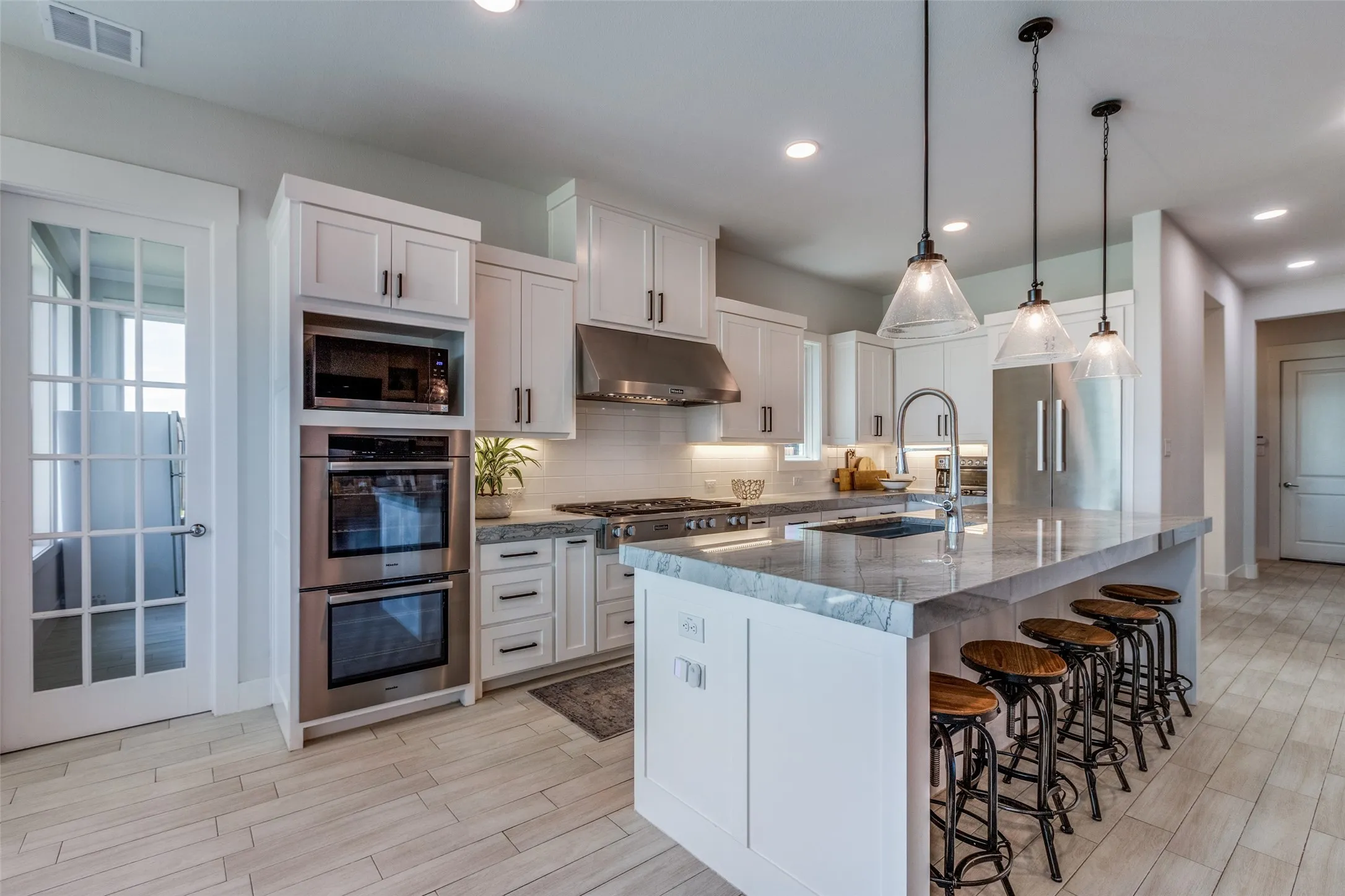 Single Family Residence For Sale in Grayson County , 1224 Karsten Ridge Pass, Gunter, Texas 75058, 4 Bedroom, 5 Bathroom, 3 Garage spaces, 4,005 Sqft, built in 2022, mls#21398125, Real Estate Agent in Gunter, Homes For Sale in Grayson county, Homes For Sale in Gunter, Realtor in Gunter Texas, Real Estate Brokerage Independent Realty Texas, Luminita Cordes Realtor