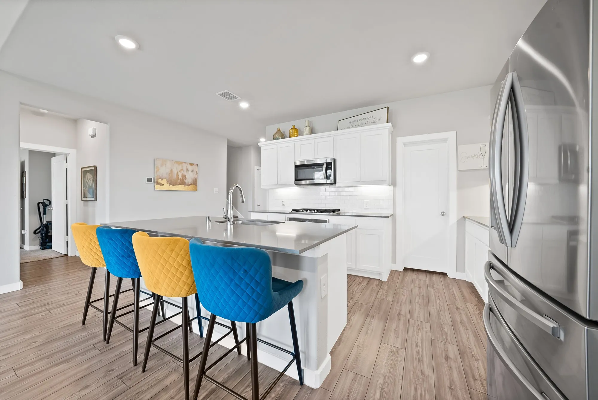 Single Family Residence For Sale in Tarrant County , 10541 Big Lagoon Drive, Fort Worth, Texas 76179, 5 Bedroom, 3 Bathroom, 2 Garage spaces, 2,958 Sqft, built in 2021, mls#21396739, Real Estate Agent in Fort Worth, Homes For Sale in Tarrant county, Homes For Sale in Fort Worth, Realtor in Fort Worth Texas, Real Estate Brokerage Independent Realty Texas, Luminita Cordes Realtor