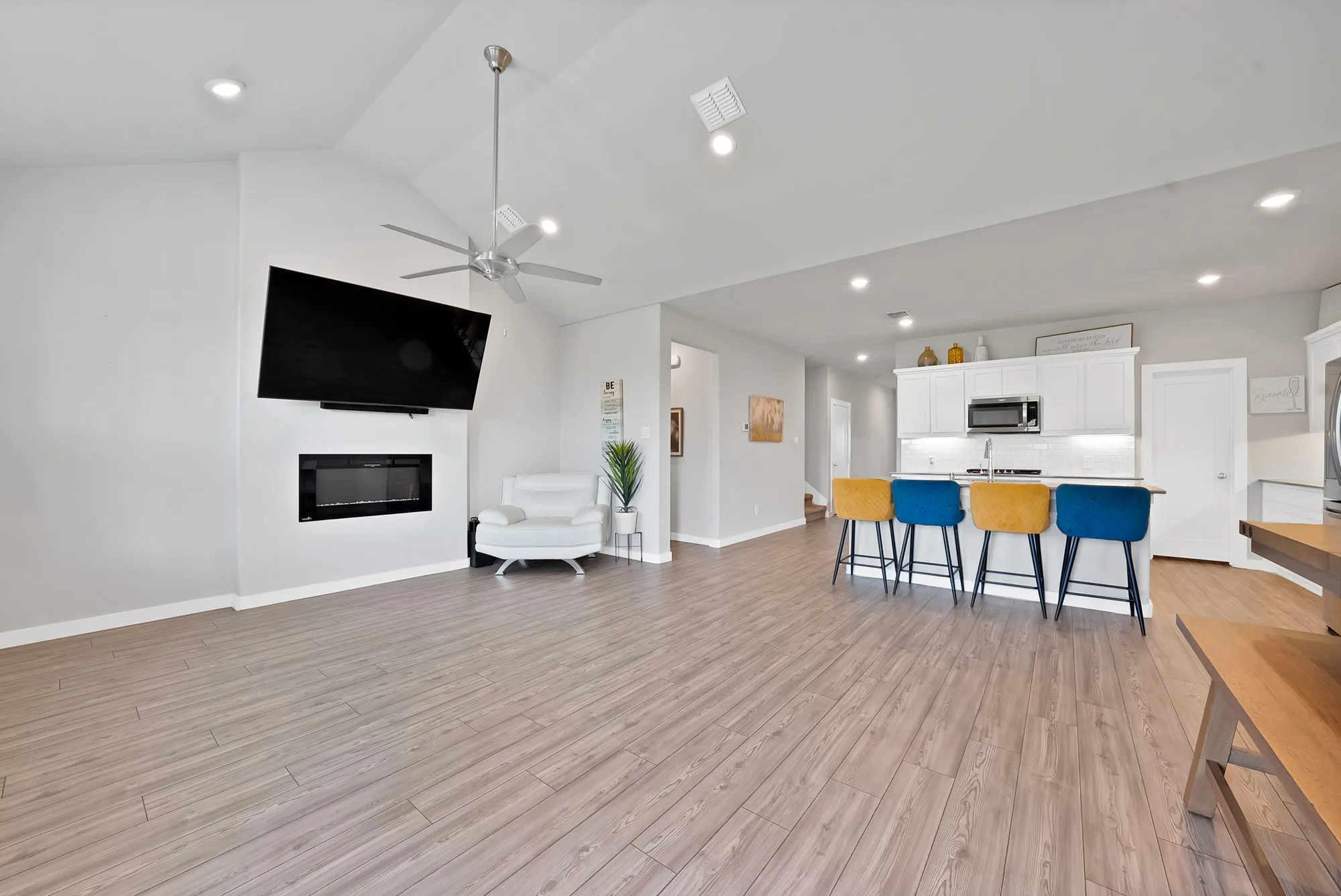 Single Family Residence For Sale in Tarrant County , 10541 Big Lagoon Drive, Fort Worth, Texas 76179, 5 Bedroom, 3 Bathroom, 2 Garage spaces, 2,958 Sqft, built in 2021, mls#21396739, Real Estate Agent in Fort Worth, Homes For Sale in Tarrant county, Homes For Sale in Fort Worth, Realtor in Fort Worth Texas, Real Estate Brokerage Independent Realty Texas, Luminita Cordes Realtor
