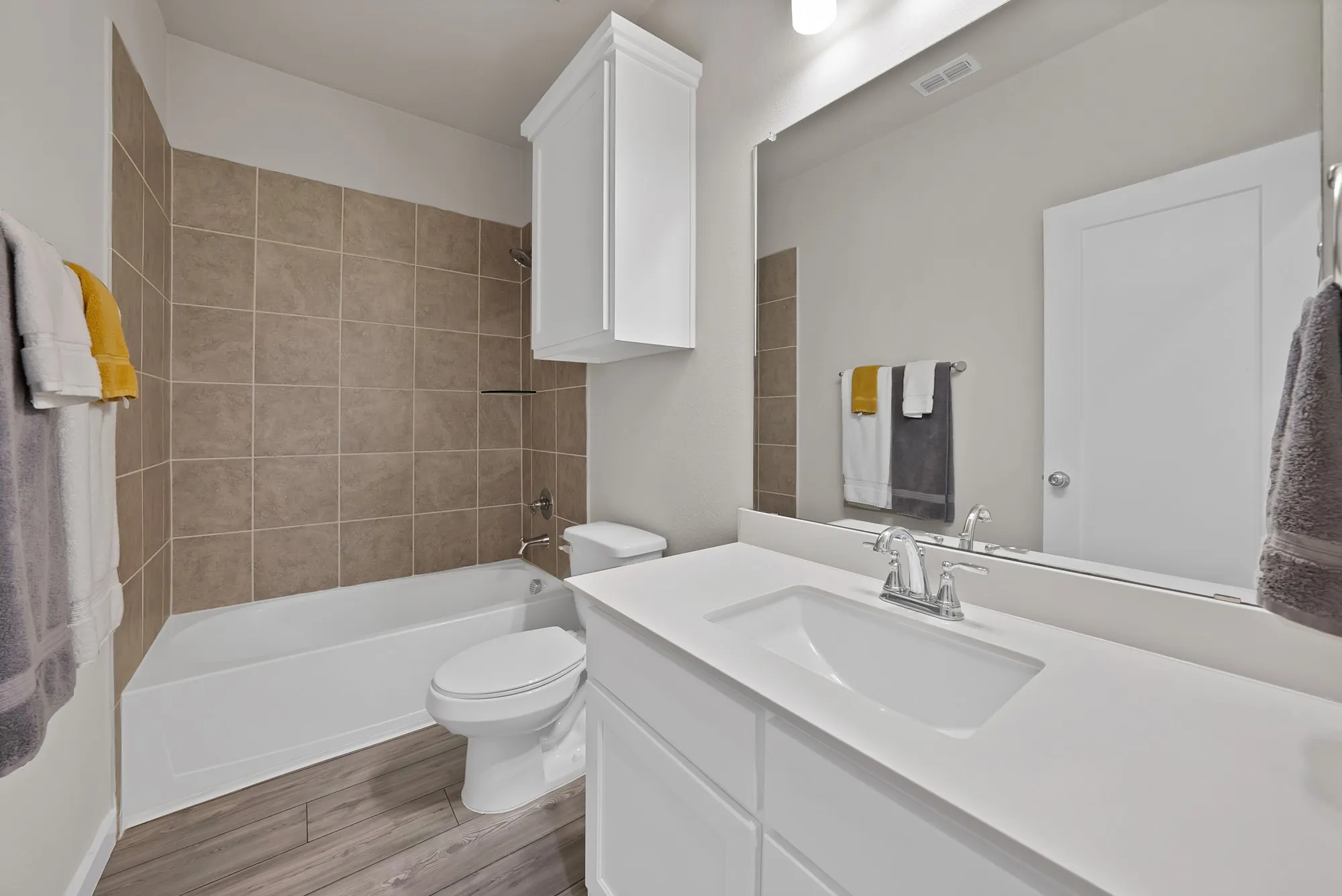 Single Family Residence For Sale in Tarrant County , 10541 Big Lagoon Drive, Fort Worth, Texas 76179, 5 Bedroom, 3 Bathroom, 2 Garage spaces, 2,958 Sqft, built in 2021, mls#21396739, Real Estate Agent in Fort Worth, Homes For Sale in Tarrant county, Homes For Sale in Fort Worth, Realtor in Fort Worth Texas, Real Estate Brokerage Independent Realty Texas, Luminita Cordes Realtor