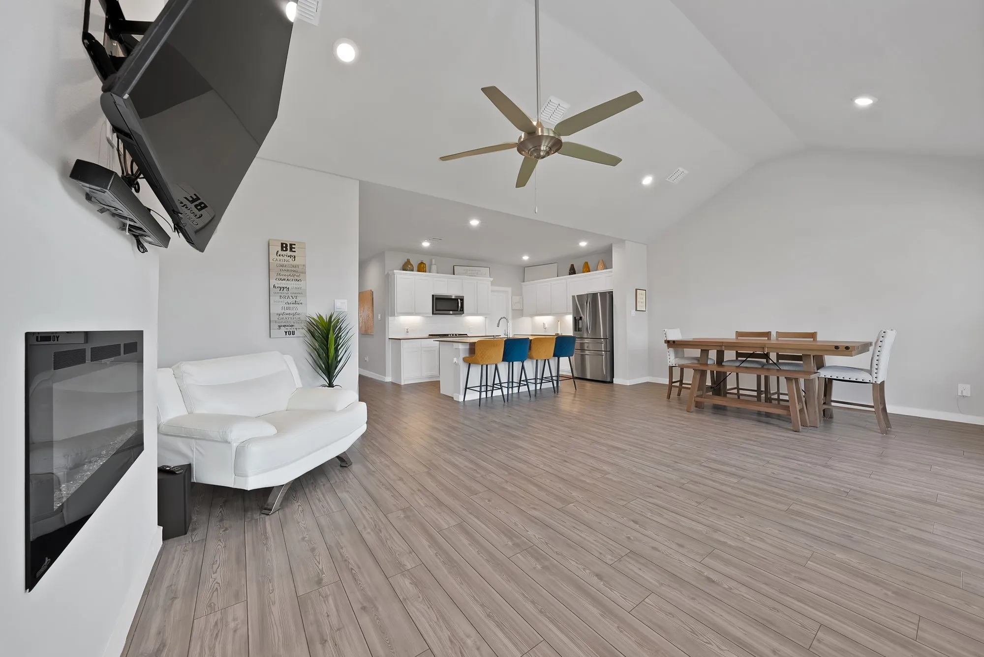 Single Family Residence For Sale in Tarrant County , 10541 Big Lagoon Drive, Fort Worth, Texas 76179, 5 Bedroom, 3 Bathroom, 2 Garage spaces, 2,958 Sqft, built in 2021, mls#21396739, Real Estate Agent in Fort Worth, Homes For Sale in Tarrant county, Homes For Sale in Fort Worth, Realtor in Fort Worth Texas, Real Estate Brokerage Independent Realty Texas, Luminita Cordes Realtor
