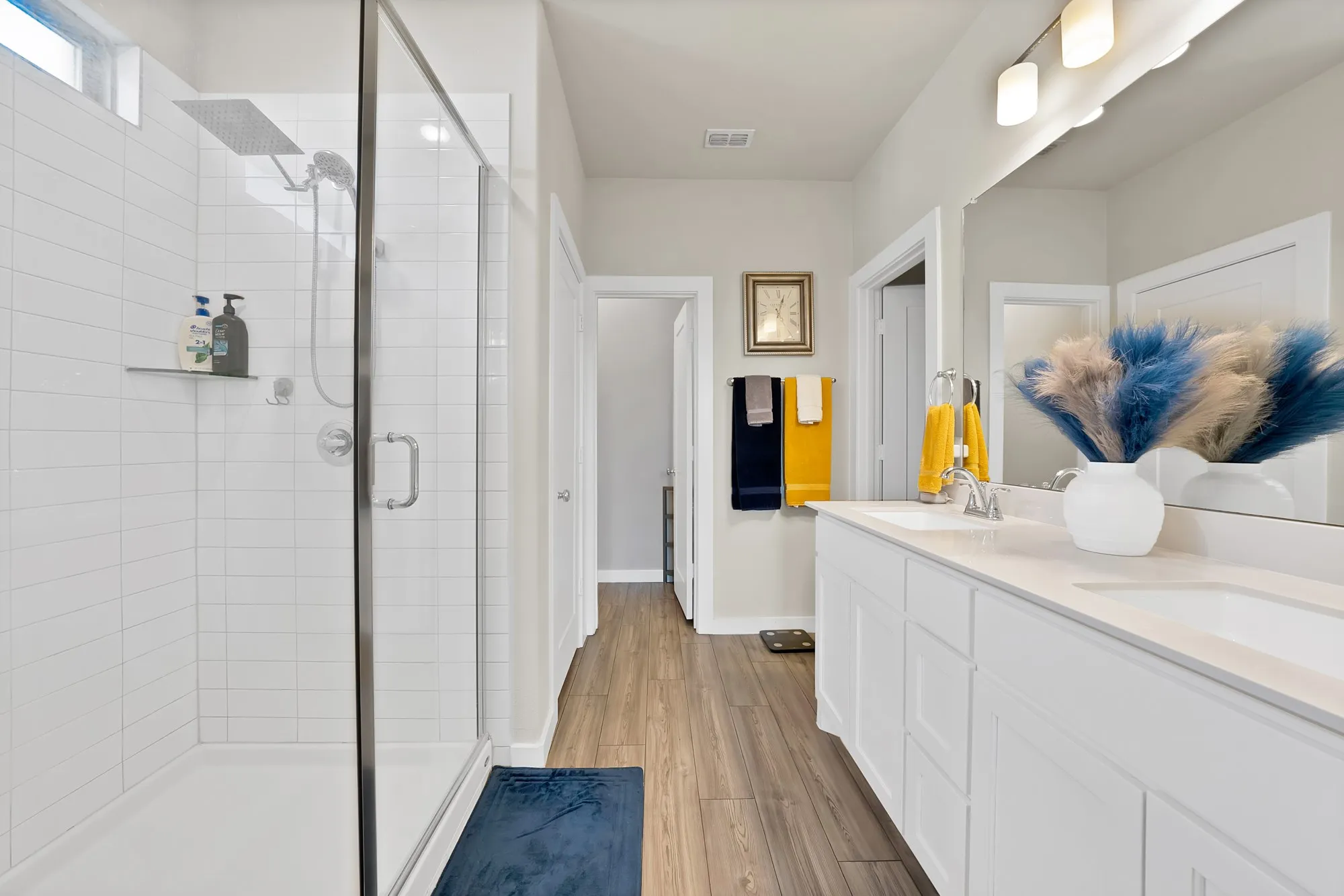 Single Family Residence For Sale in Tarrant County , 10541 Big Lagoon Drive, Fort Worth, Texas 76179, 5 Bedroom, 3 Bathroom, 2 Garage spaces, 2,958 Sqft, built in 2021, mls#21396739, Real Estate Agent in Fort Worth, Homes For Sale in Tarrant county, Homes For Sale in Fort Worth, Realtor in Fort Worth Texas, Real Estate Brokerage Independent Realty Texas, Luminita Cordes Realtor