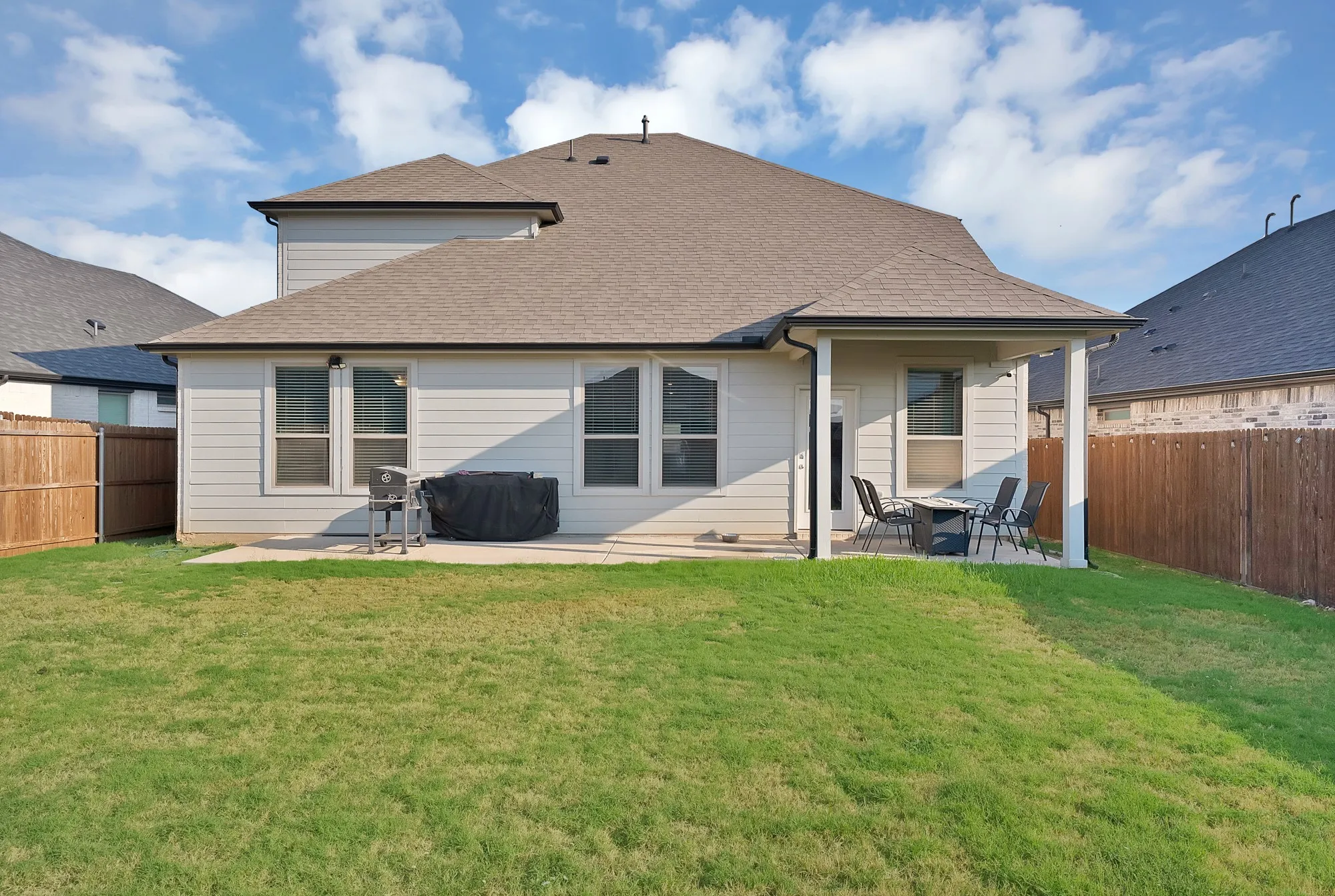 Single Family Residence For Sale in Tarrant County , 10541 Big Lagoon Drive, Fort Worth, Texas 76179, 5 Bedroom, 3 Bathroom, 2 Garage spaces, 2,958 Sqft, built in 2021, mls#21396739, Real Estate Agent in Fort Worth, Homes For Sale in Tarrant county, Homes For Sale in Fort Worth, Realtor in Fort Worth Texas, Real Estate Brokerage Independent Realty Texas, Luminita Cordes Realtor