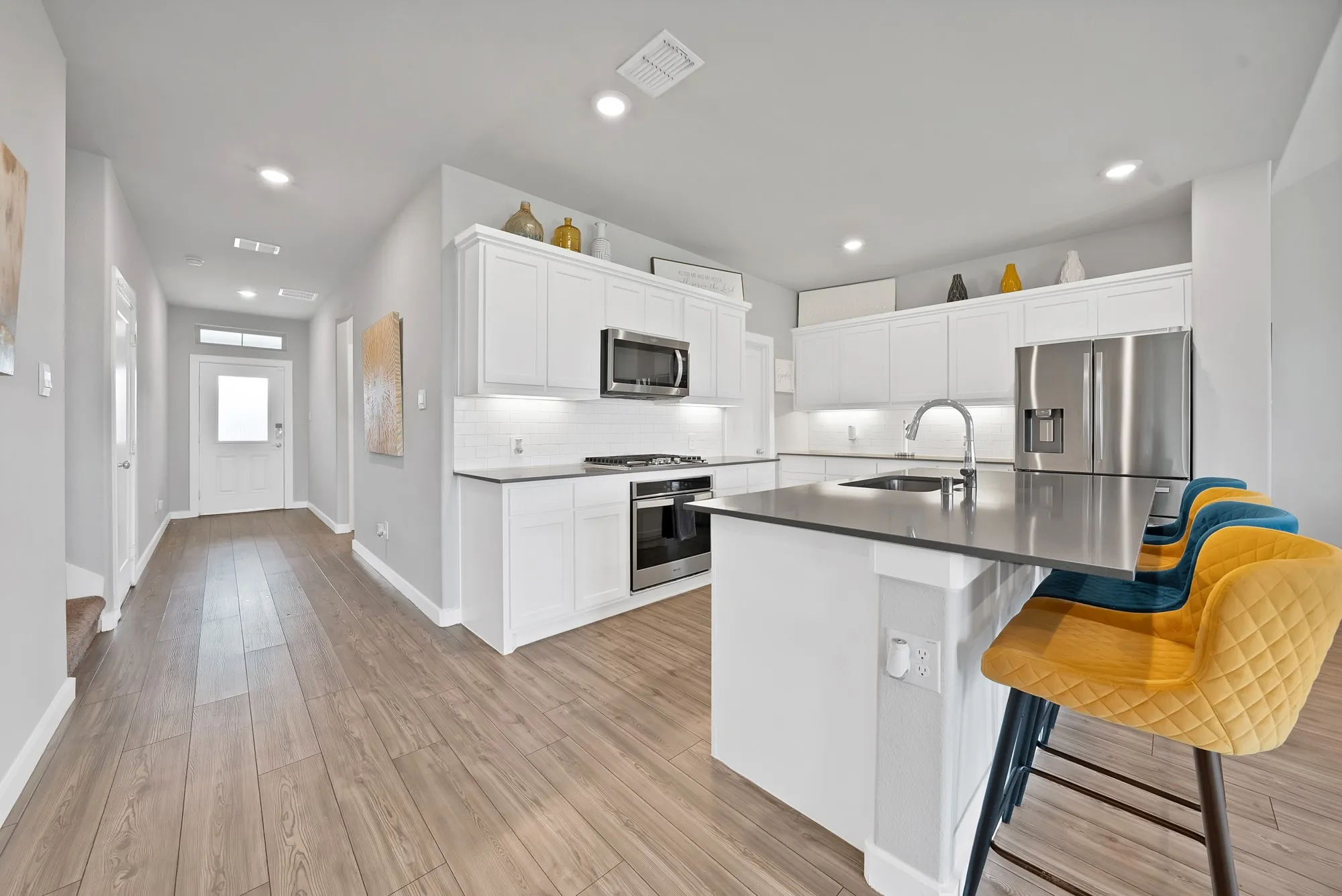 Single Family Residence For Sale in Tarrant County , 10541 Big Lagoon Drive, Fort Worth, Texas 76179, 5 Bedroom, 3 Bathroom, 2 Garage spaces, 2,958 Sqft, built in 2021, mls#21396739, Real Estate Agent in Fort Worth, Homes For Sale in Tarrant county, Homes For Sale in Fort Worth, Realtor in Fort Worth Texas, Real Estate Brokerage Independent Realty Texas, Luminita Cordes Realtor