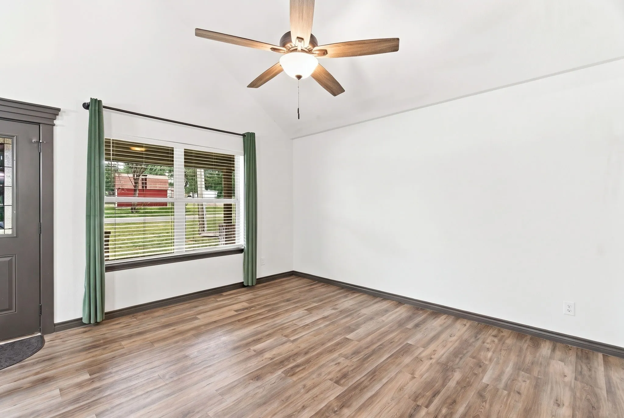 Single Family Residence For Rent in Hood County , 2926 Paluxy Trail, Granbury, Texas 76048, 3 Bedroom, 2 Bathroom, Garage spaces, 1,503 Sqft, built in 2020, mls#21398163, Real Estate Agent in Granbury, Homes For Rent in Hood county, Homes For Rent in Granbury, Realtor in Granbury Texas, Real Estate Brokerage Independent Realty Texas, Luminita Cordes Realtor