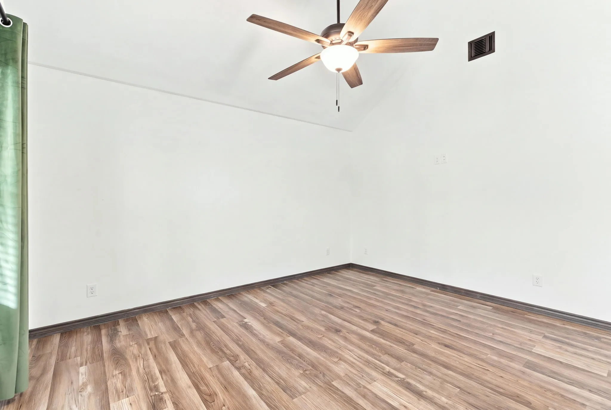 Single Family Residence For Rent in Hood County , 2926 Paluxy Trail, Granbury, Texas 76048, 3 Bedroom, 2 Bathroom, Garage spaces, 1,503 Sqft, built in 2020, mls#21398163, Real Estate Agent in Granbury, Homes For Rent in Hood county, Homes For Rent in Granbury, Realtor in Granbury Texas, Real Estate Brokerage Independent Realty Texas, Luminita Cordes Realtor