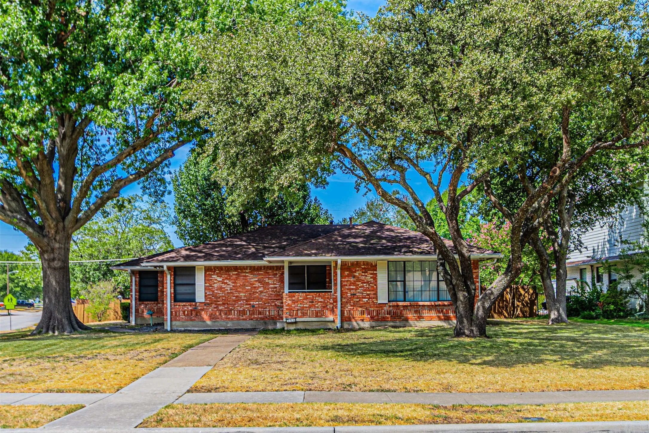 Single Family Residence For Sale in Dallas County , 216 S Lois Lane, Richardson, Texas 75081, 3 Bedroom, 2 Bathroom, 2 Garage spaces, 1,647 Sqft, built in 1955, mls#21398122, Real Estate Agent in Richardson, Homes For Sale in Dallas county, Homes For Sale in Richardson, Realtor in Richardson Texas, Real Estate Brokerage Independent Realty Texas, Luminita Cordes Realtor