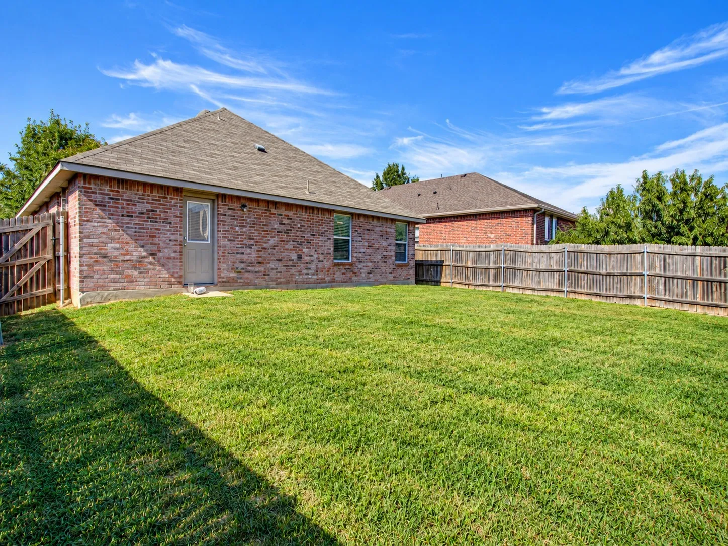 Single Family Residence For Sale in Tarrant County , 706 Bastrop Drive, Arlington, Texas 76002, 3 Bedroom, 2 Bathroom, 2 Garage spaces, 1,518 Sqft, built in 2012, mls#21395678, Real Estate Agent in Arlington, Homes For Sale in Tarrant county, Homes For Sale in Arlington, Realtor in Arlington Texas, Real Estate Brokerage Independent Realty Texas, Luminita Cordes Realtor