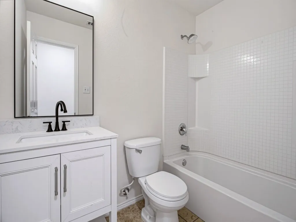 Single Family Residence For Sale in Tarrant County , 706 Bastrop Drive, Arlington, Texas 76002, 3 Bedroom, 2 Bathroom, 2 Garage spaces, 1,518 Sqft, built in 2012, mls#21395678, Real Estate Agent in Arlington, Homes For Sale in Tarrant county, Homes For Sale in Arlington, Realtor in Arlington Texas, Real Estate Brokerage Independent Realty Texas, Luminita Cordes Realtor