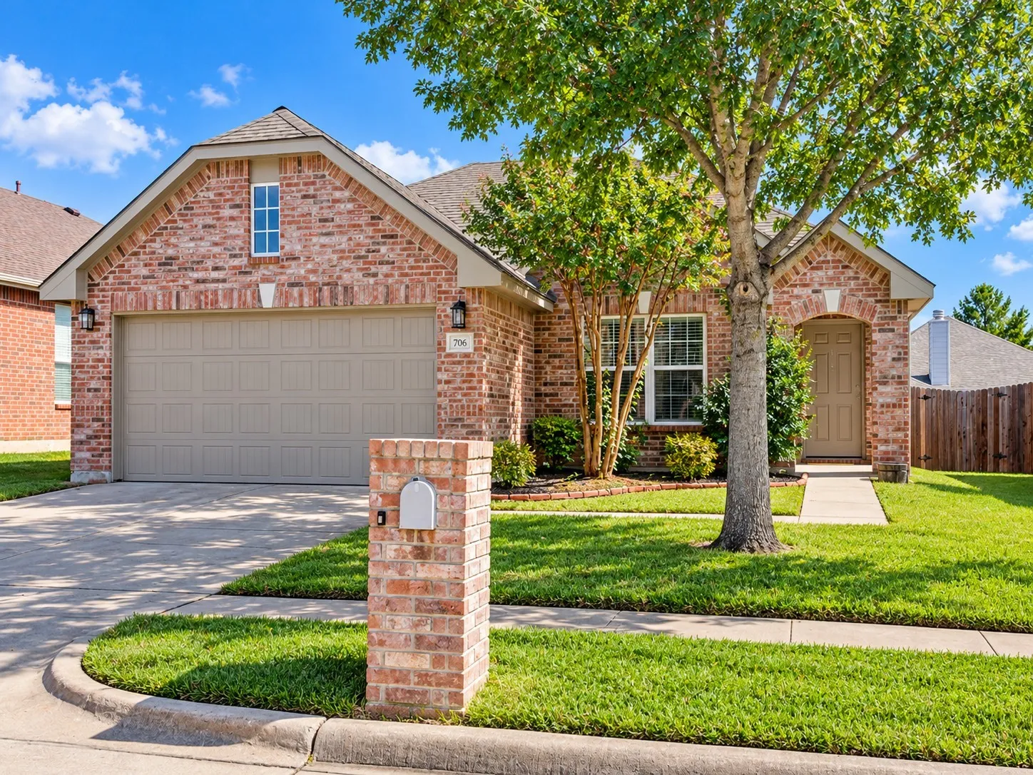 Single Family Residence For Sale in Tarrant County , 706 Bastrop Drive, Arlington, Texas 76002, 3 Bedroom, 2 Bathroom, 2 Garage spaces, 1,518 Sqft, built in 2012, mls#21395678, Real Estate Agent in Arlington, Homes For Sale in Tarrant county, Homes For Sale in Arlington, Realtor in Arlington Texas, Real Estate Brokerage Independent Realty Texas, Luminita Cordes Realtor